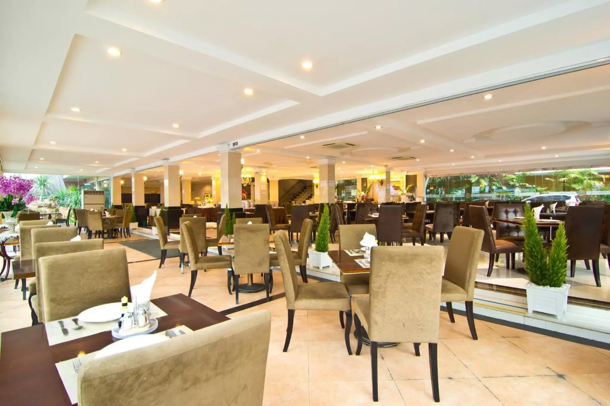 Restaurant/places to eat in LK Mantra Pura Resort Restaurant/places to eat in LK Mantra Pura Resort