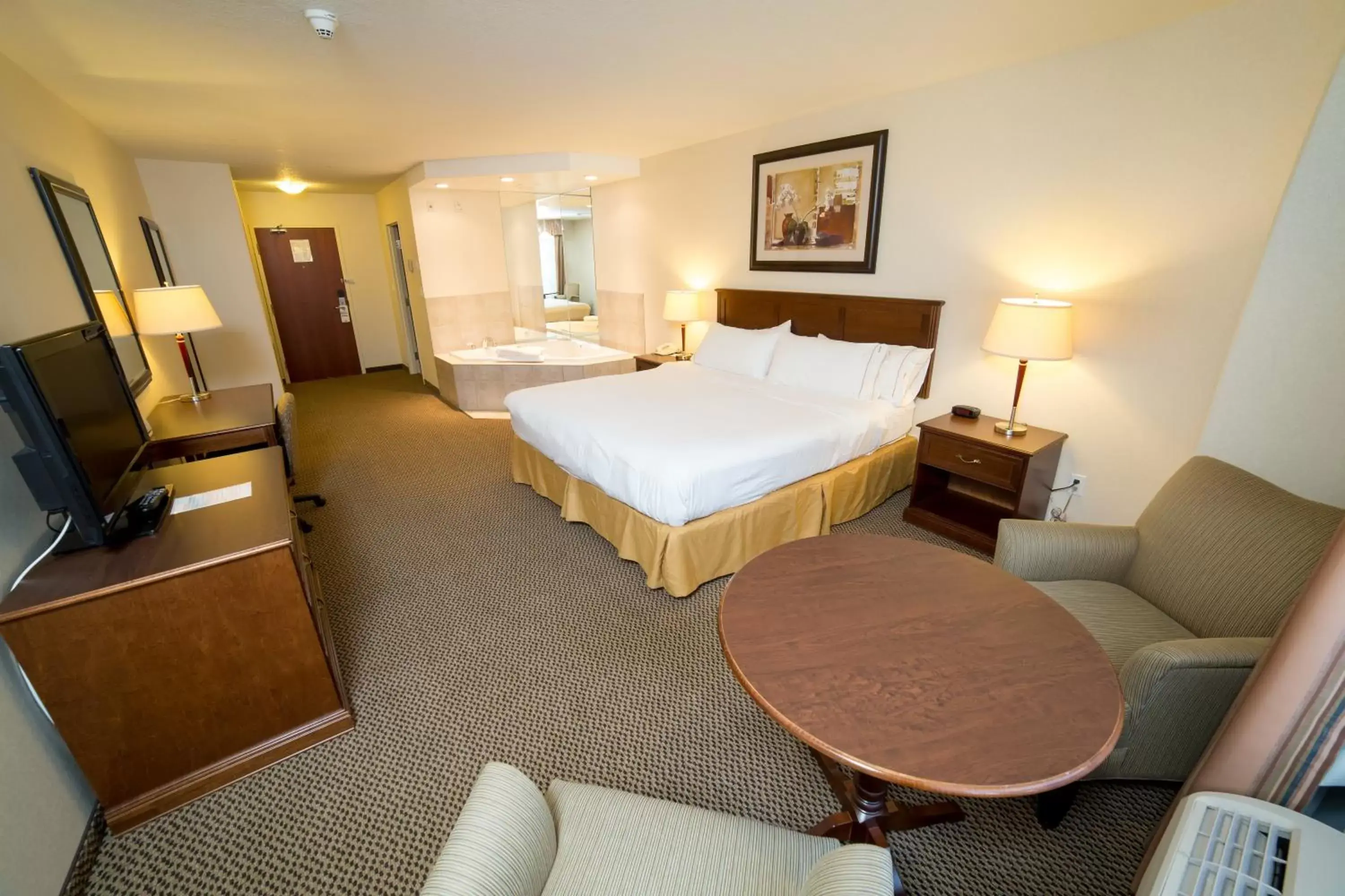 Photo of the whole room, Bed in Holiday Inn Express & Suites Drayton Valley, an IHG Hotel