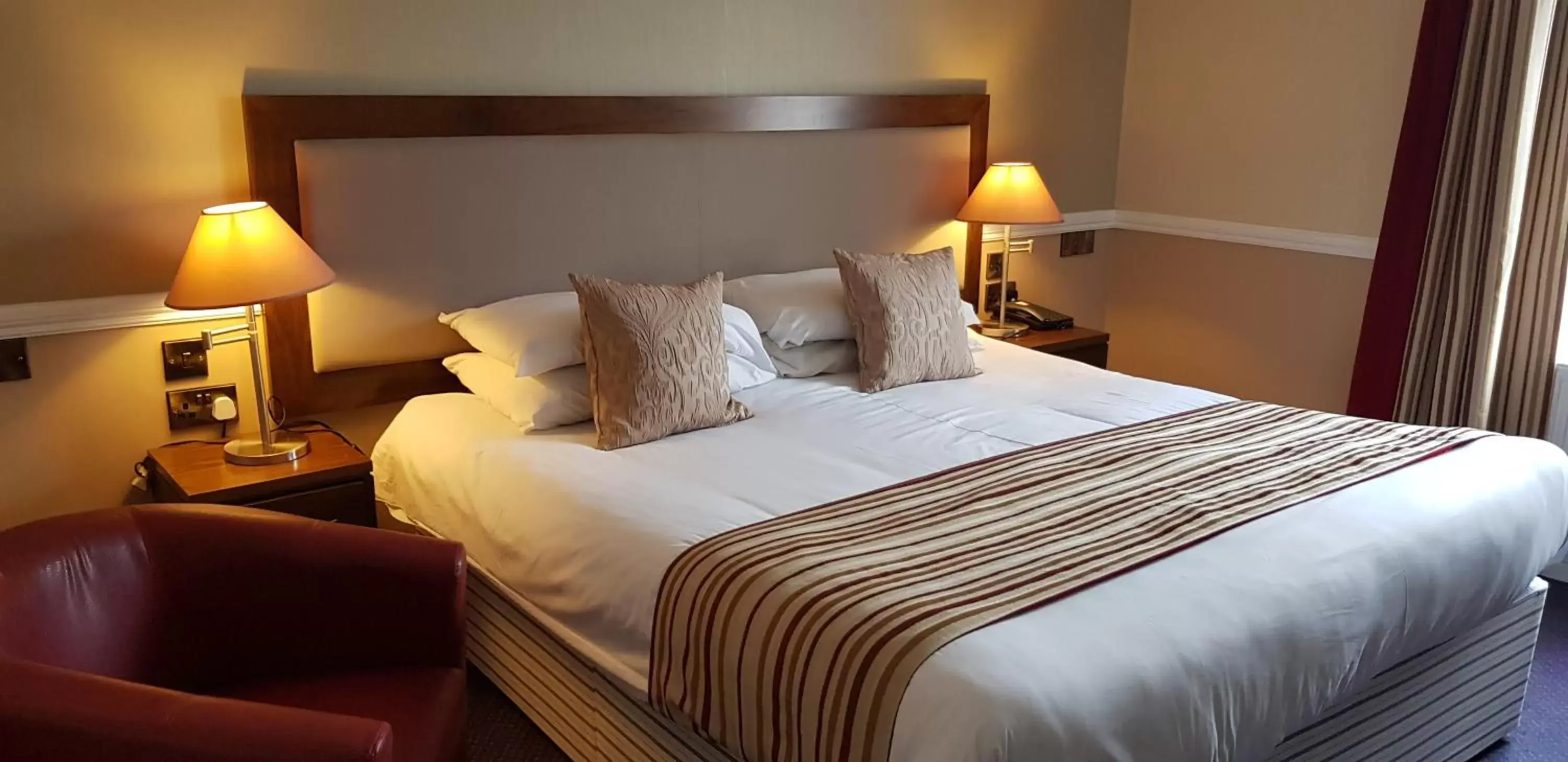 Bed in Cahir House Hotel