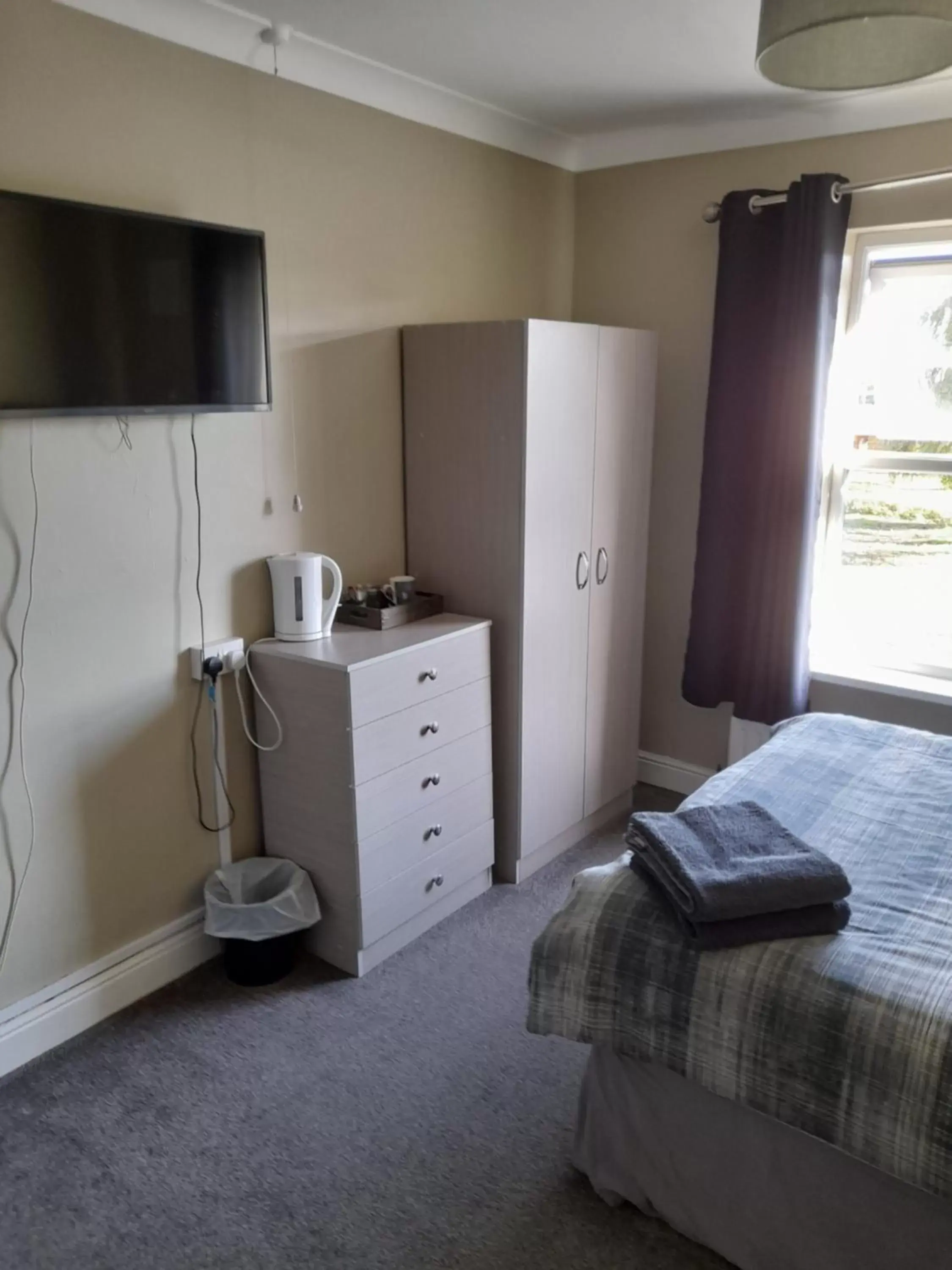 wardrobe, TV/Entertainment Center in Black Bull Inn