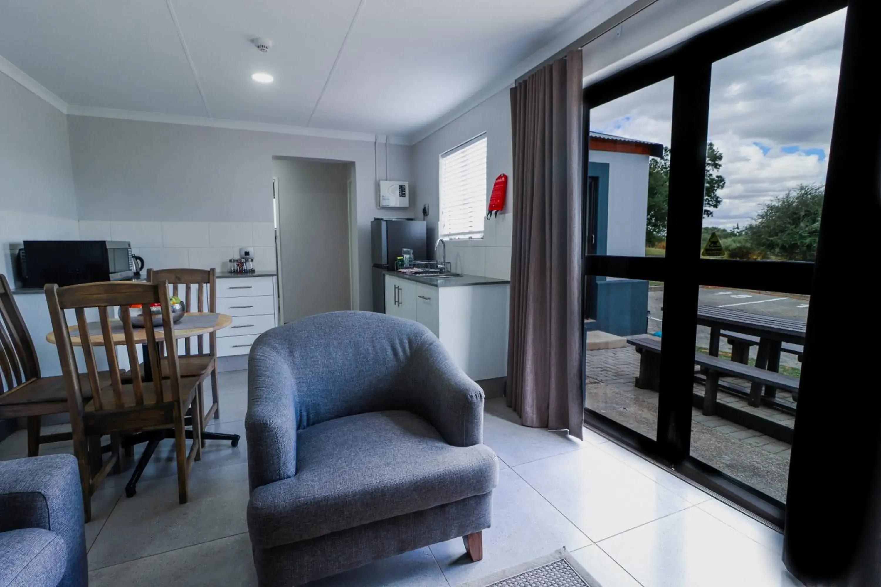 Kitchen or kitchenette, Seating Area in Emerald Resort & Casino