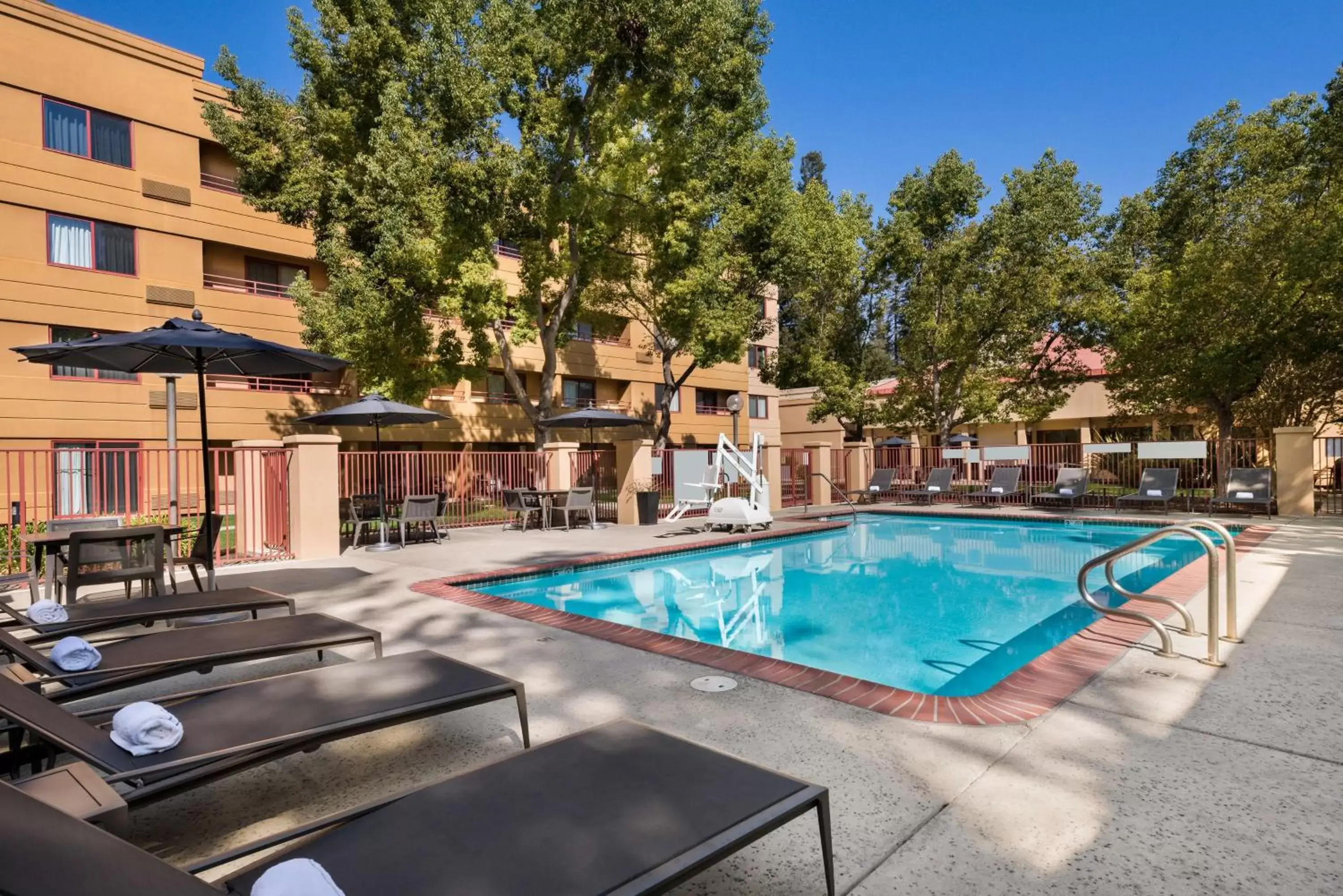 Pool view in Sonesta Select San Jose Airport Pool view in Sonesta Select San Jose Airport