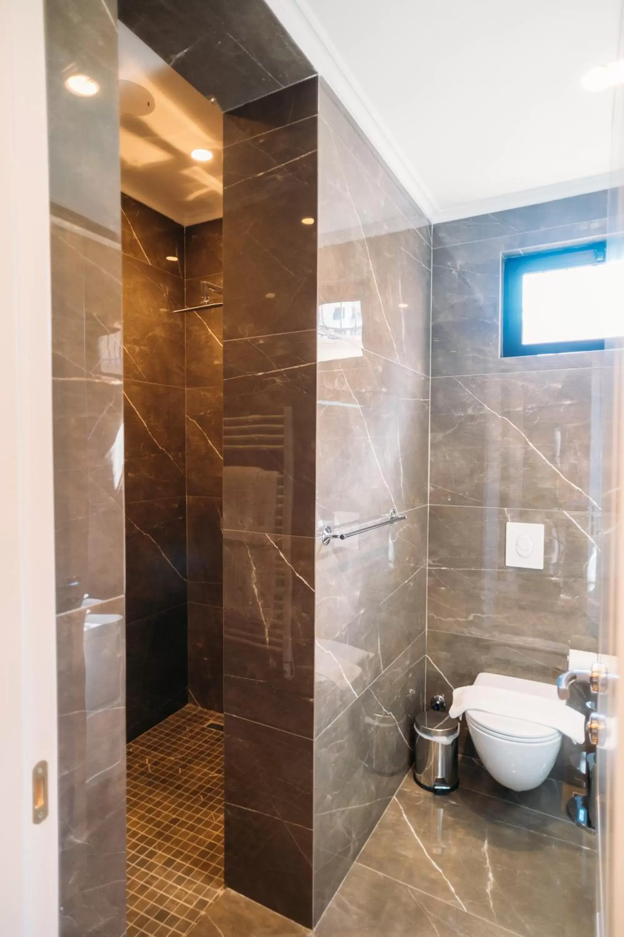 Shower, Bathroom in Hotel Stela Center