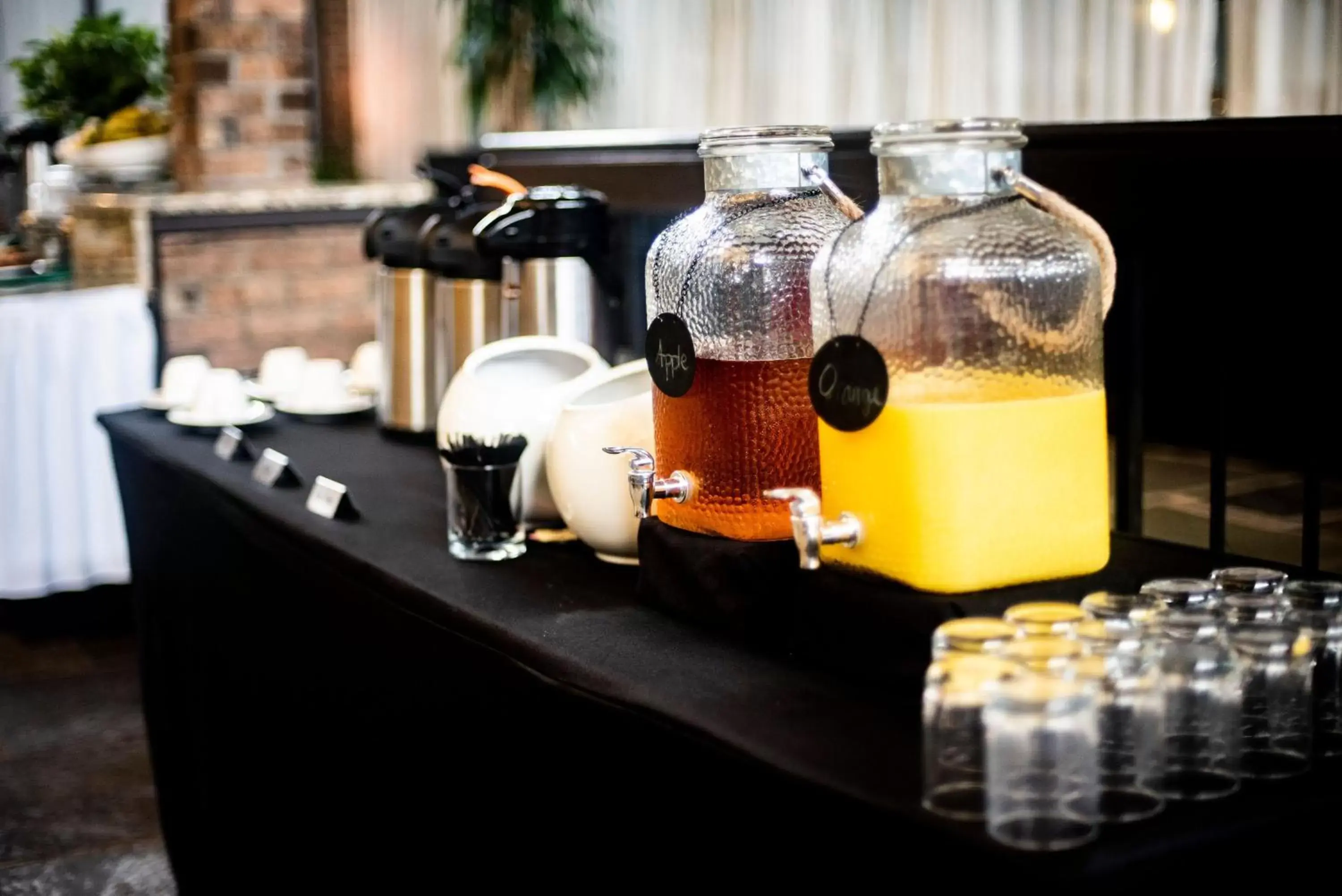 Coffee/tea facilities, Drinks in Altoona Grand Hotel