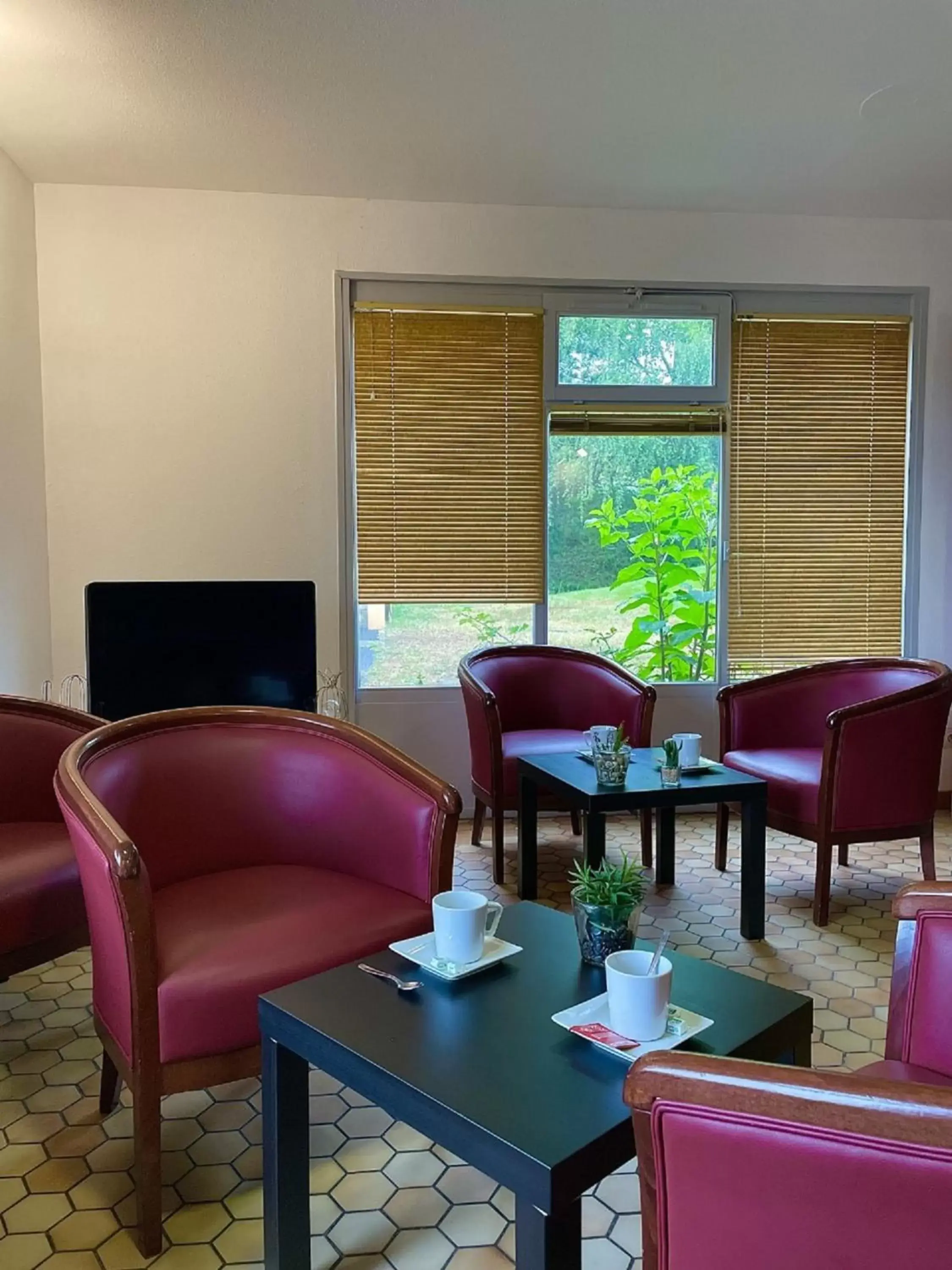 Lounge or bar in Campanile Clermont-Ferrand ~ Thiers Lounge or bar in Campanile Clermont-Ferrand ~ Thiers