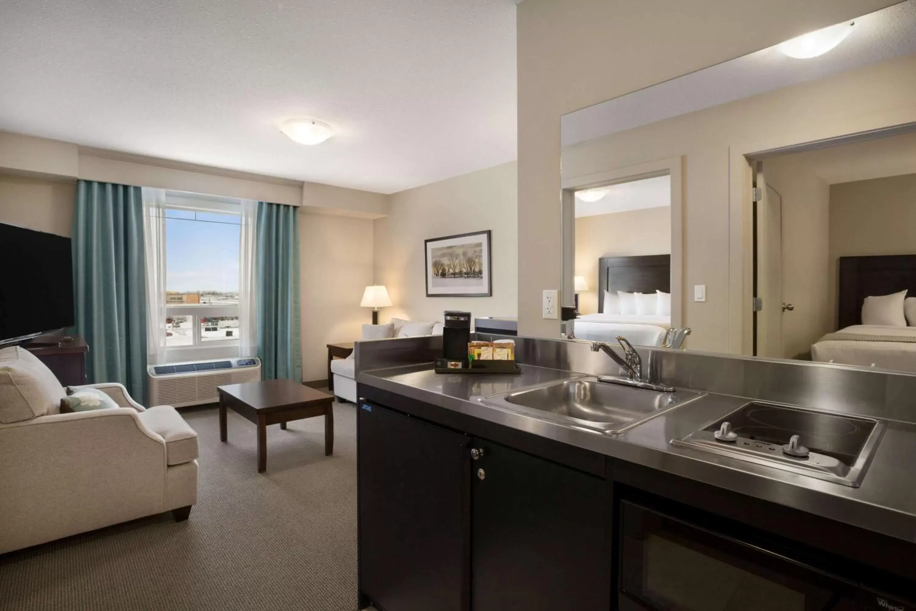 Photo of the whole room, Kitchen/Kitchenette in Ramada by Wyndham Emerald Park/Regina East