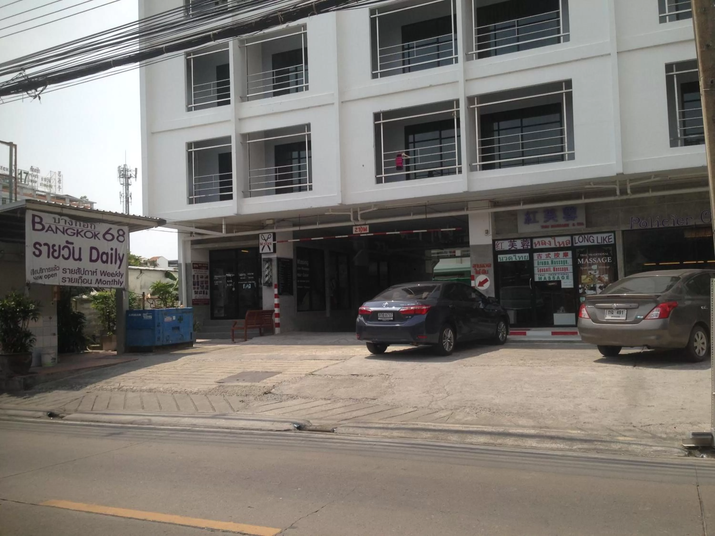 Decorative detail in Bangkok 68