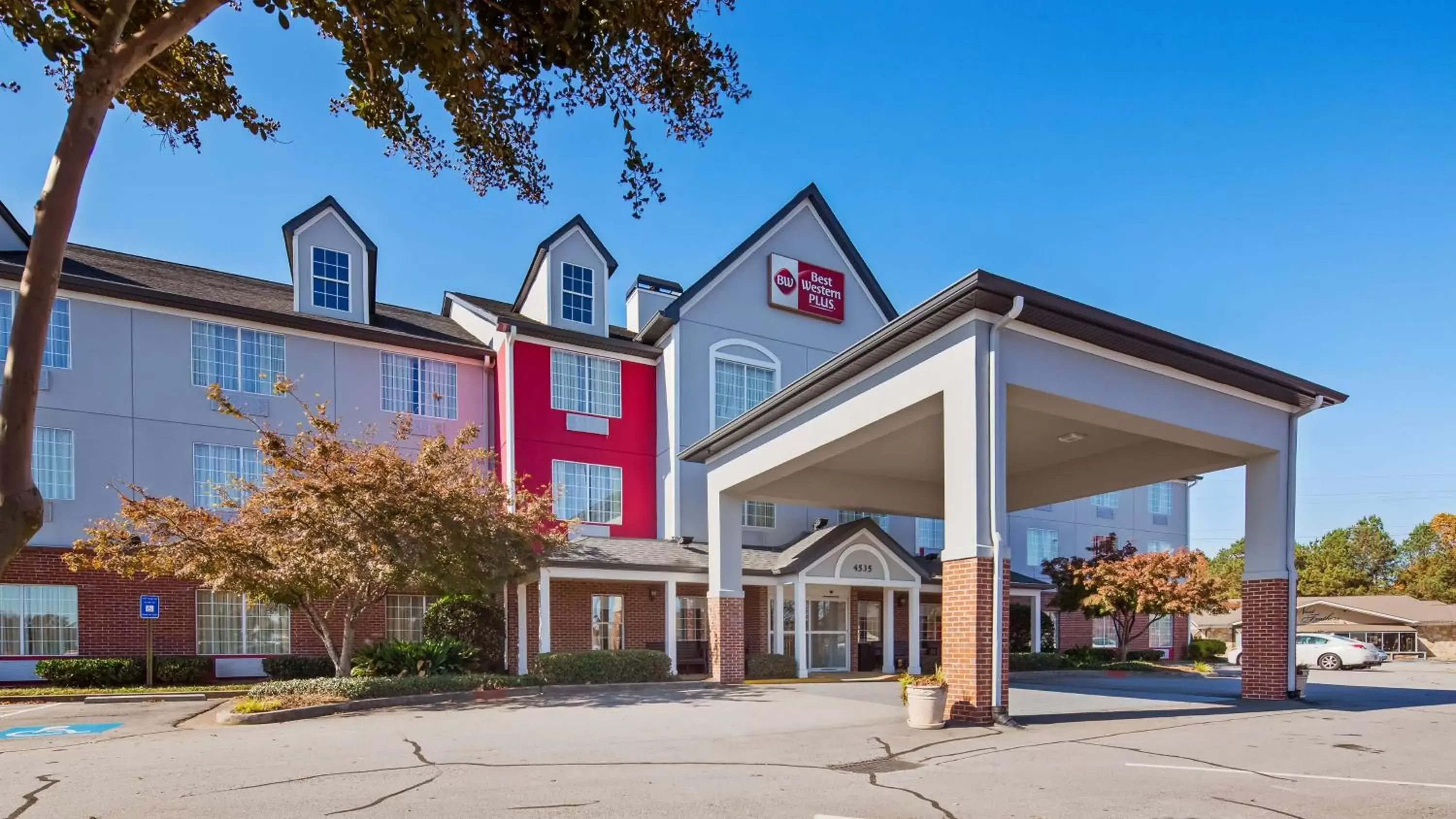 Property Building in Best Western Plus Lake Lanier Gainesville Hotel & Suites