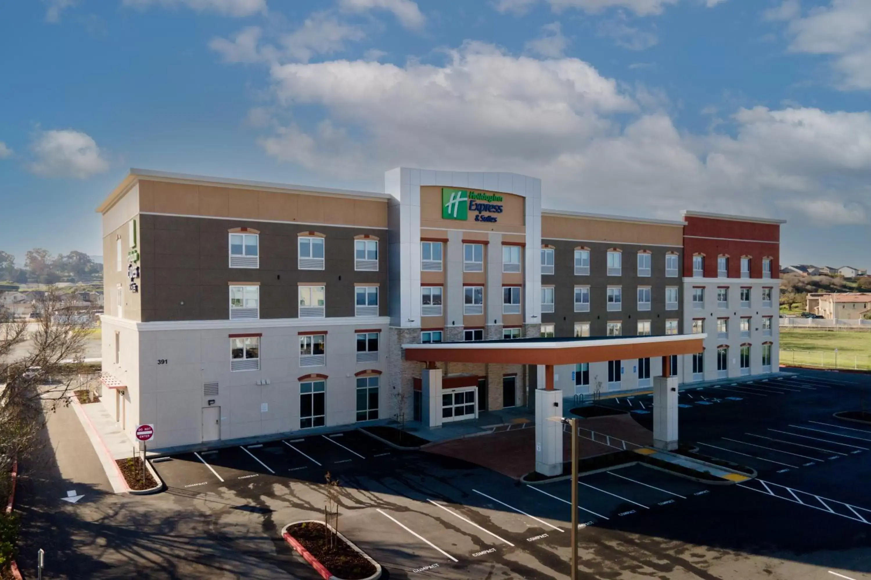 Property Building in Holiday Inn Express & Suites - Hollister, an IHG Hotel