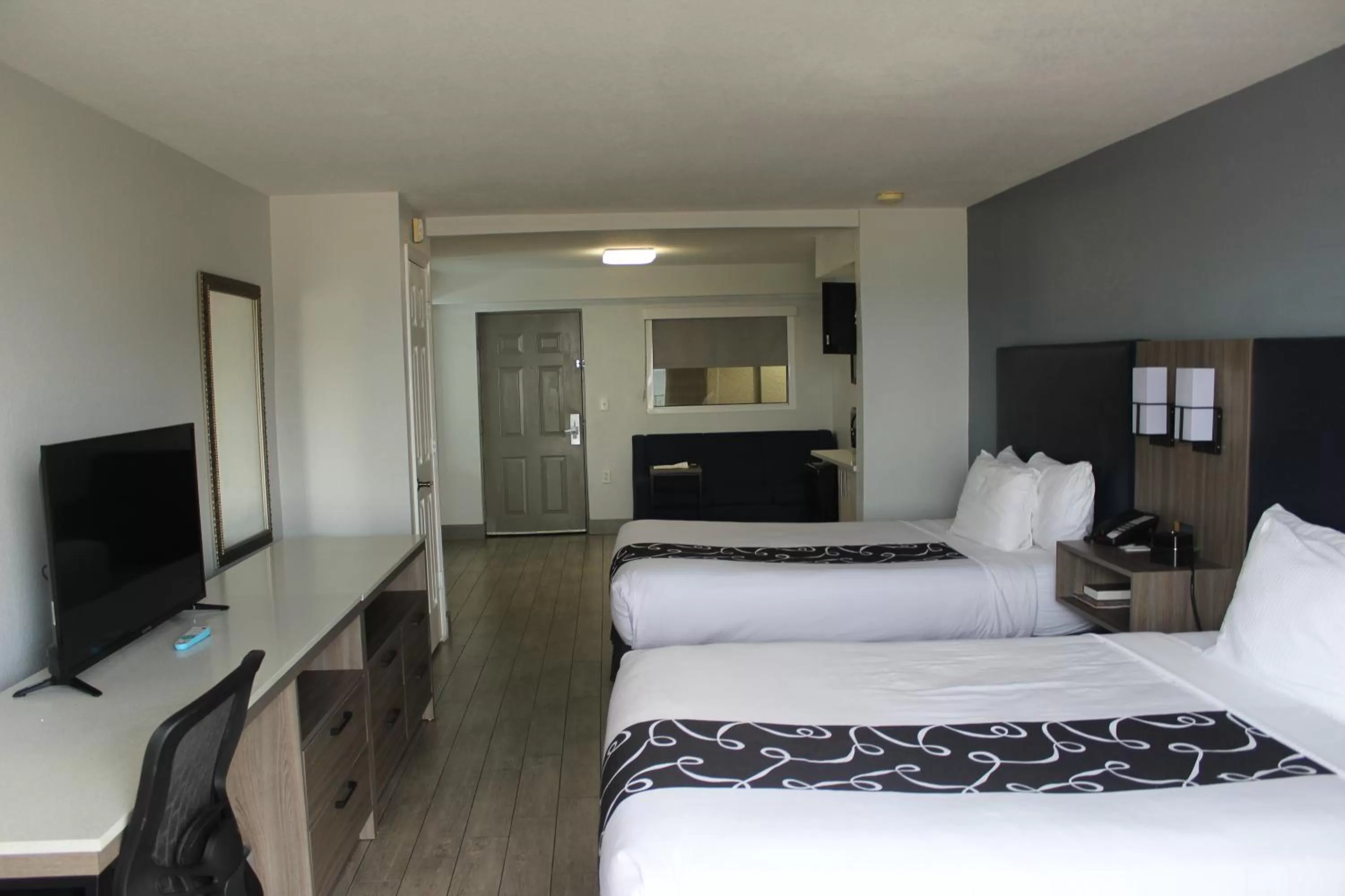 Bedroom, Bed in La Quinta by Wyndham Oceanfront Daytona Beach