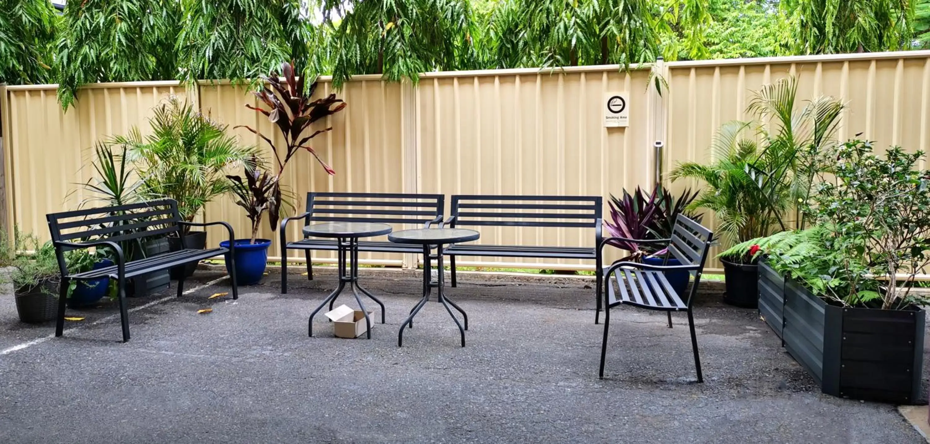 Seating area in Archer Park Motel