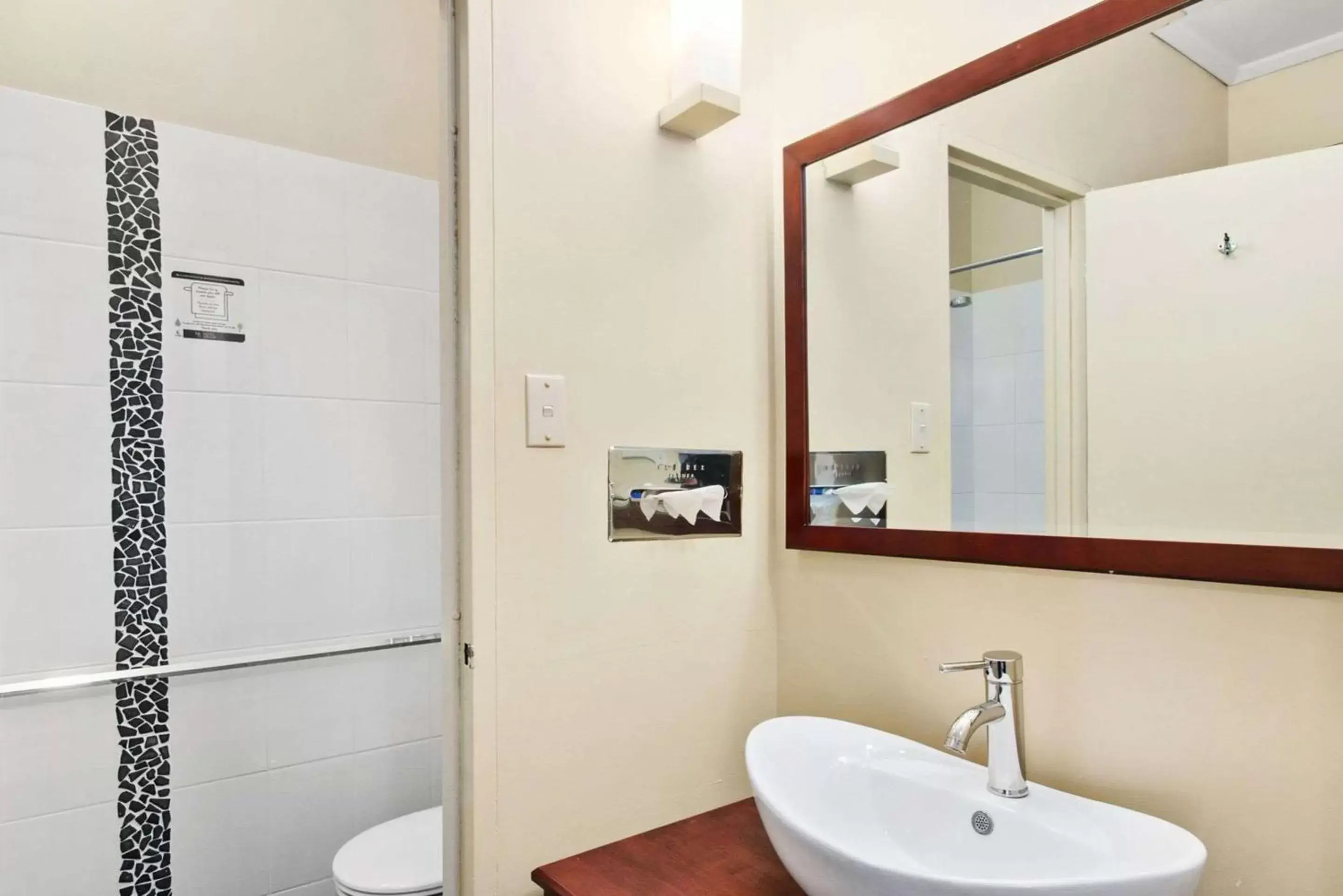 Bedroom, Bathroom in Comfort Inn Whyalla