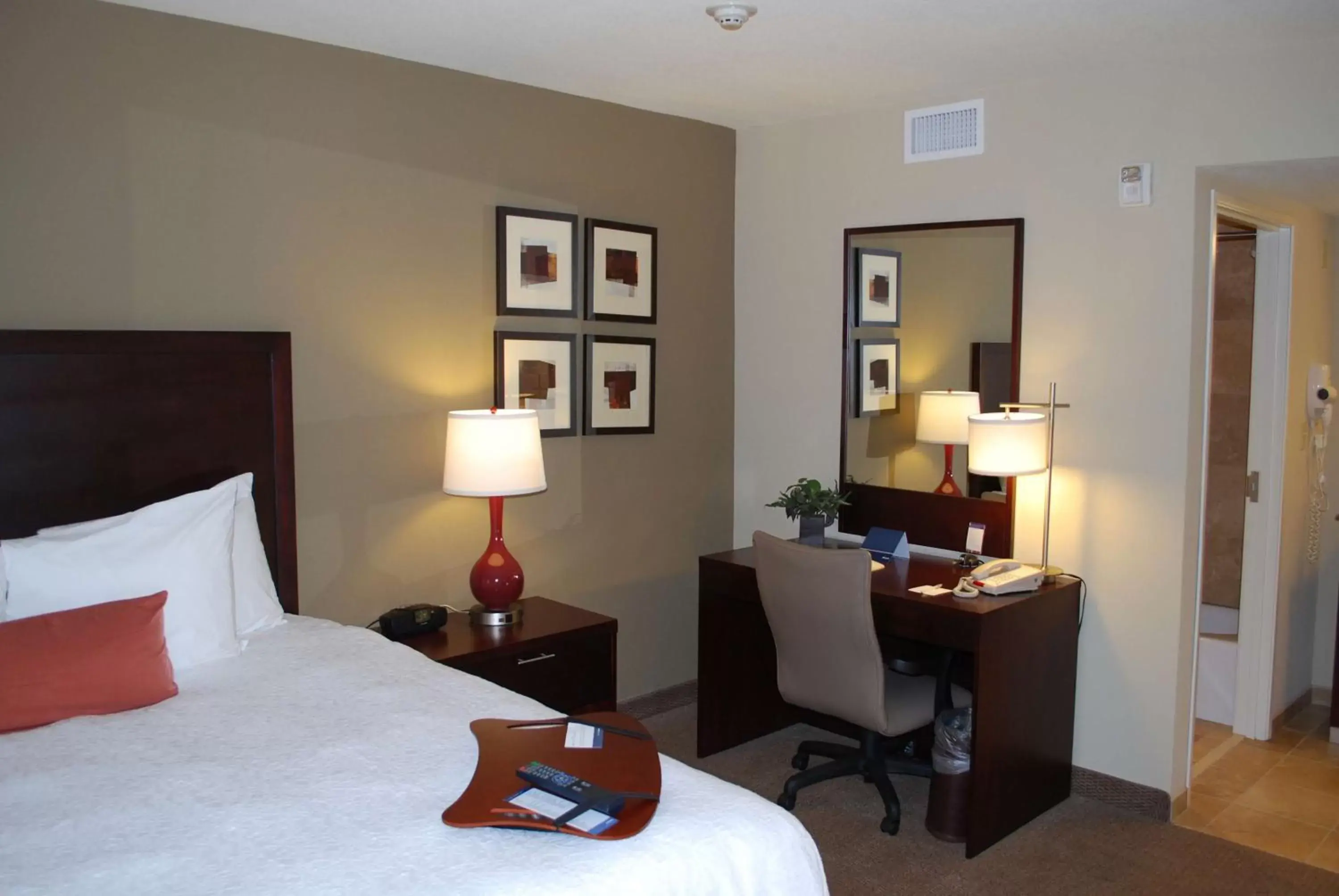 Bed in Hampton Inn & Suites Phoenix/Gilbert