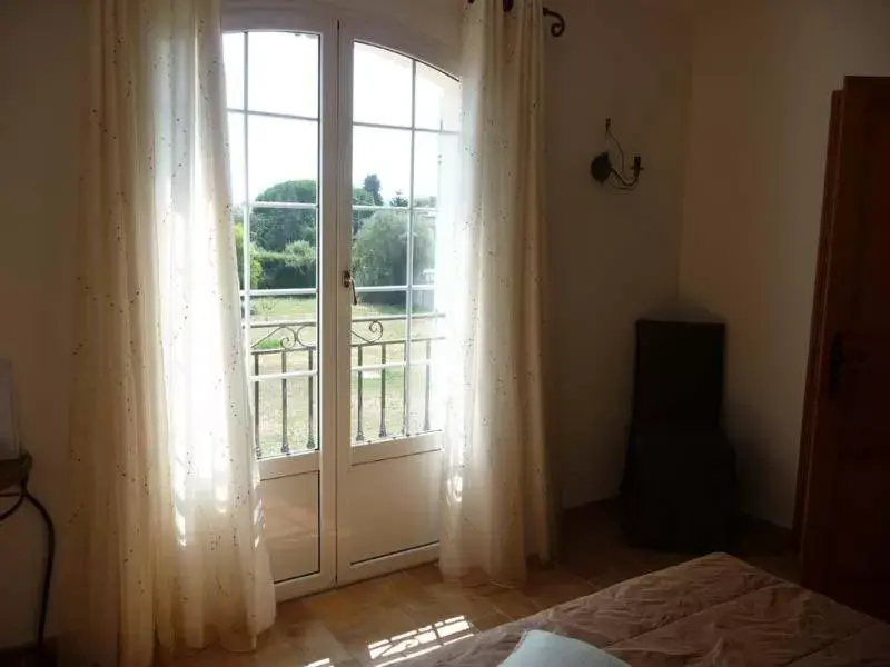 Photo of the whole room in Chambre d'hôtes "La Bastide des Eucalyptus"