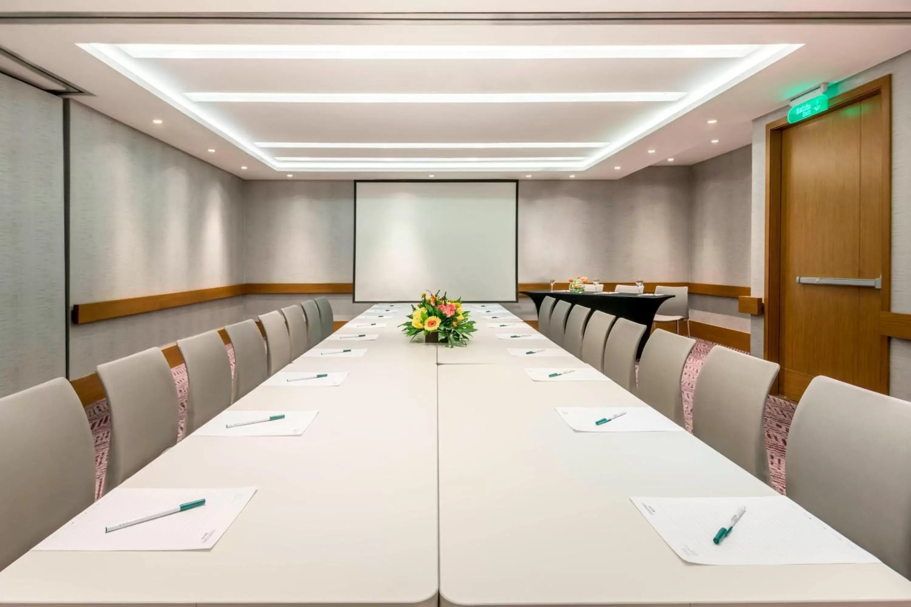 Meeting/conference room in Courtyard by Marriott Bogota Airport