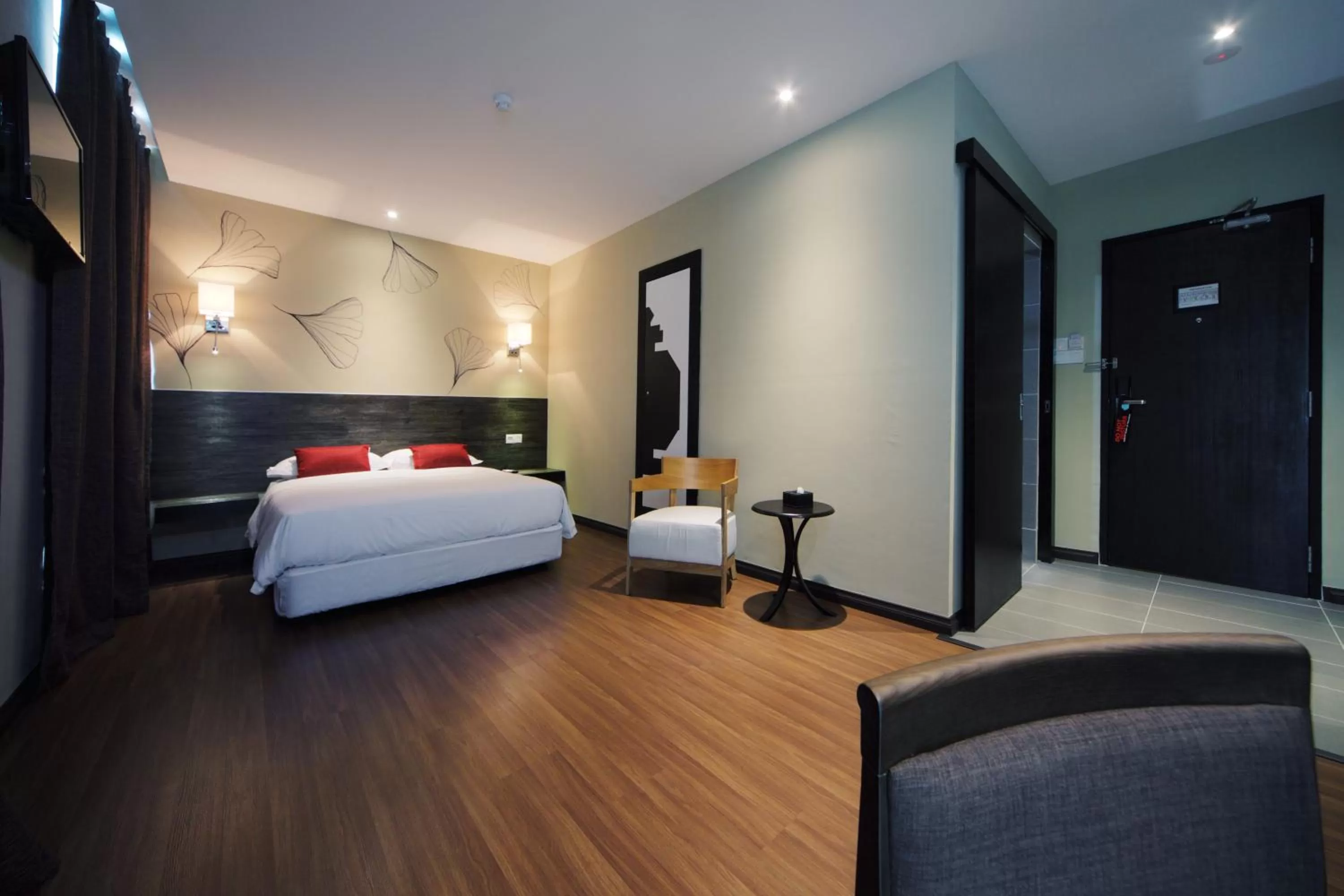 Photo of the whole room, Bed in Rooms