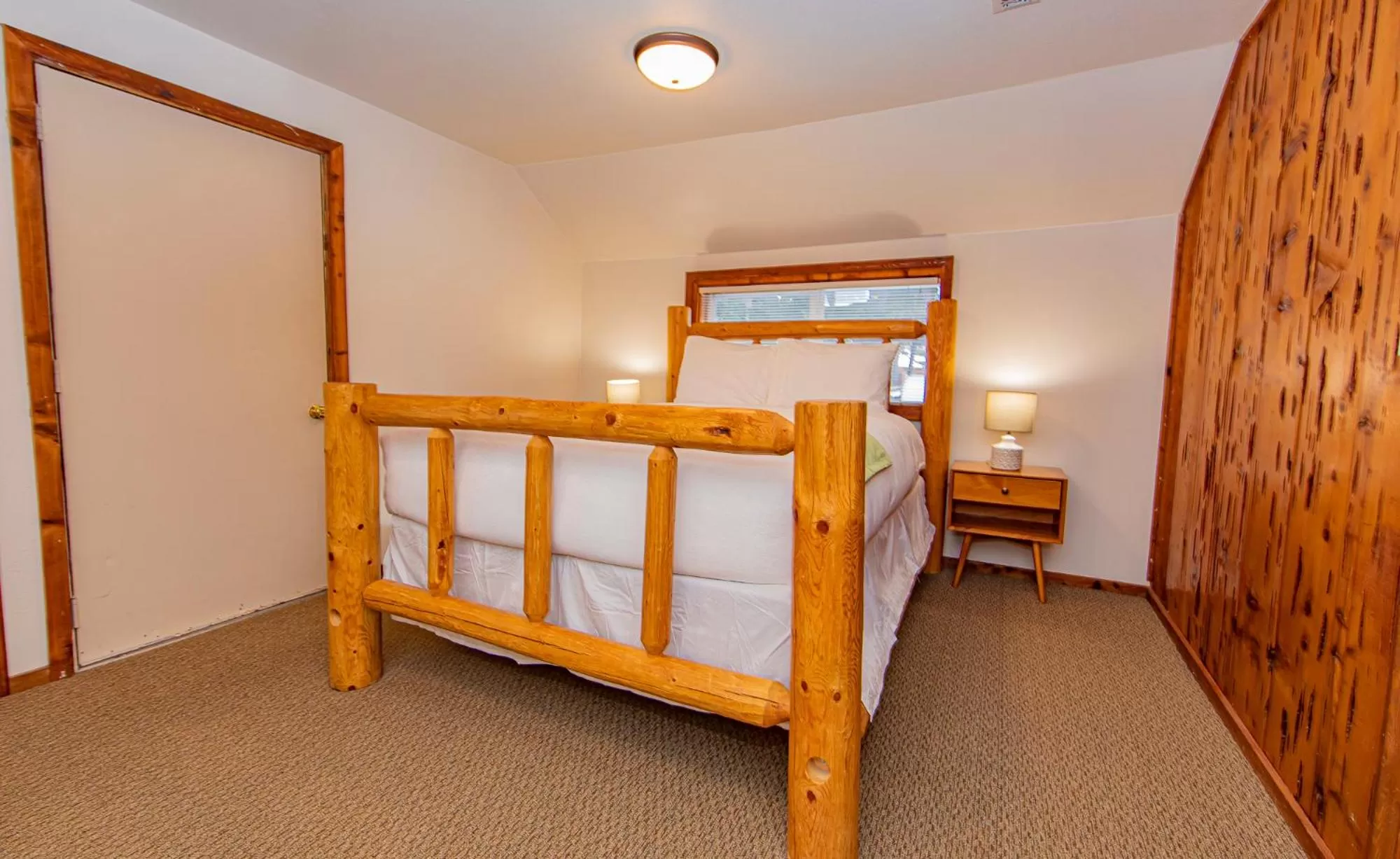 Bed in Cooper Spur Mountain Resort