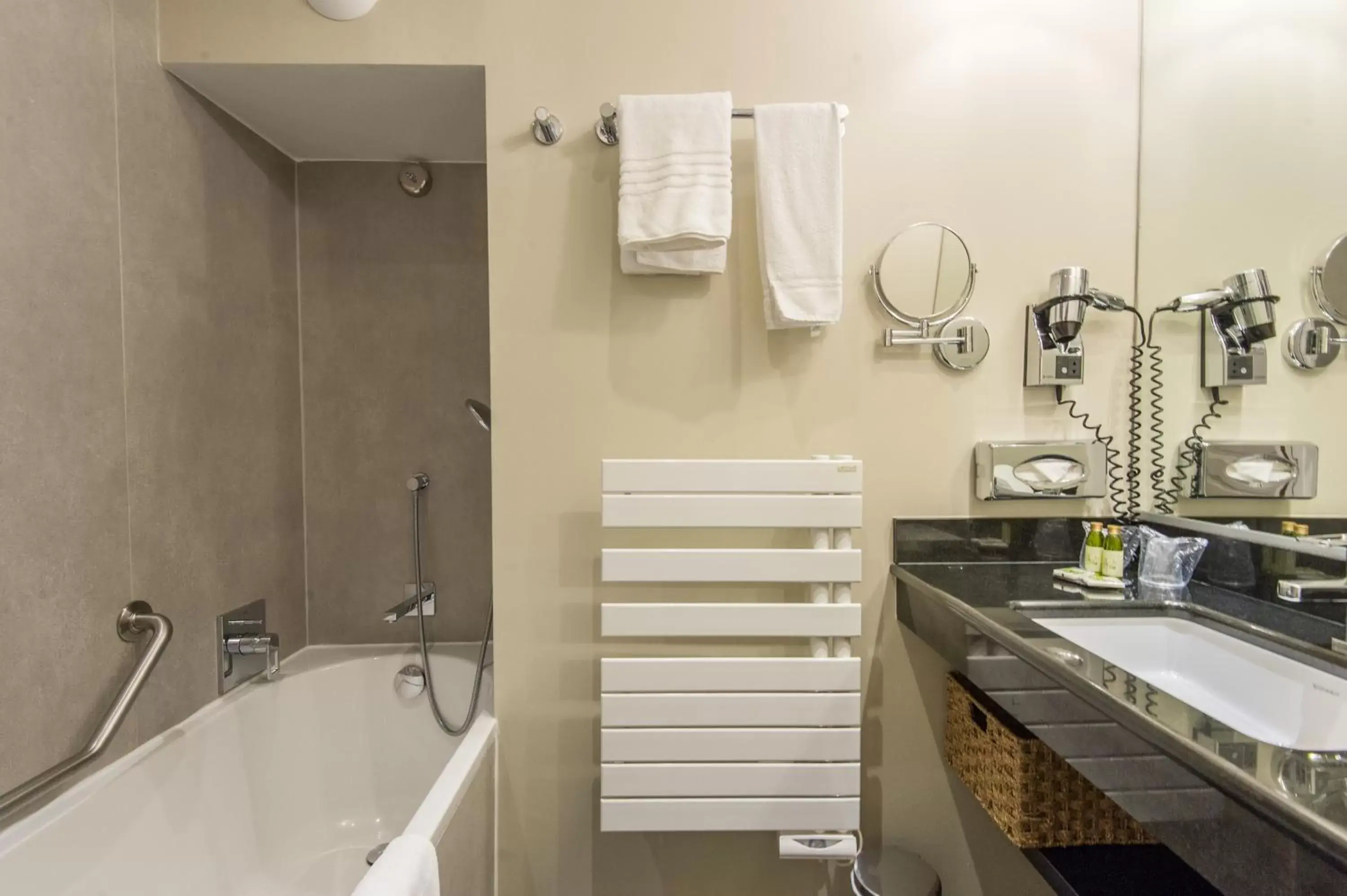 Bathroom in Hôtel de Provence