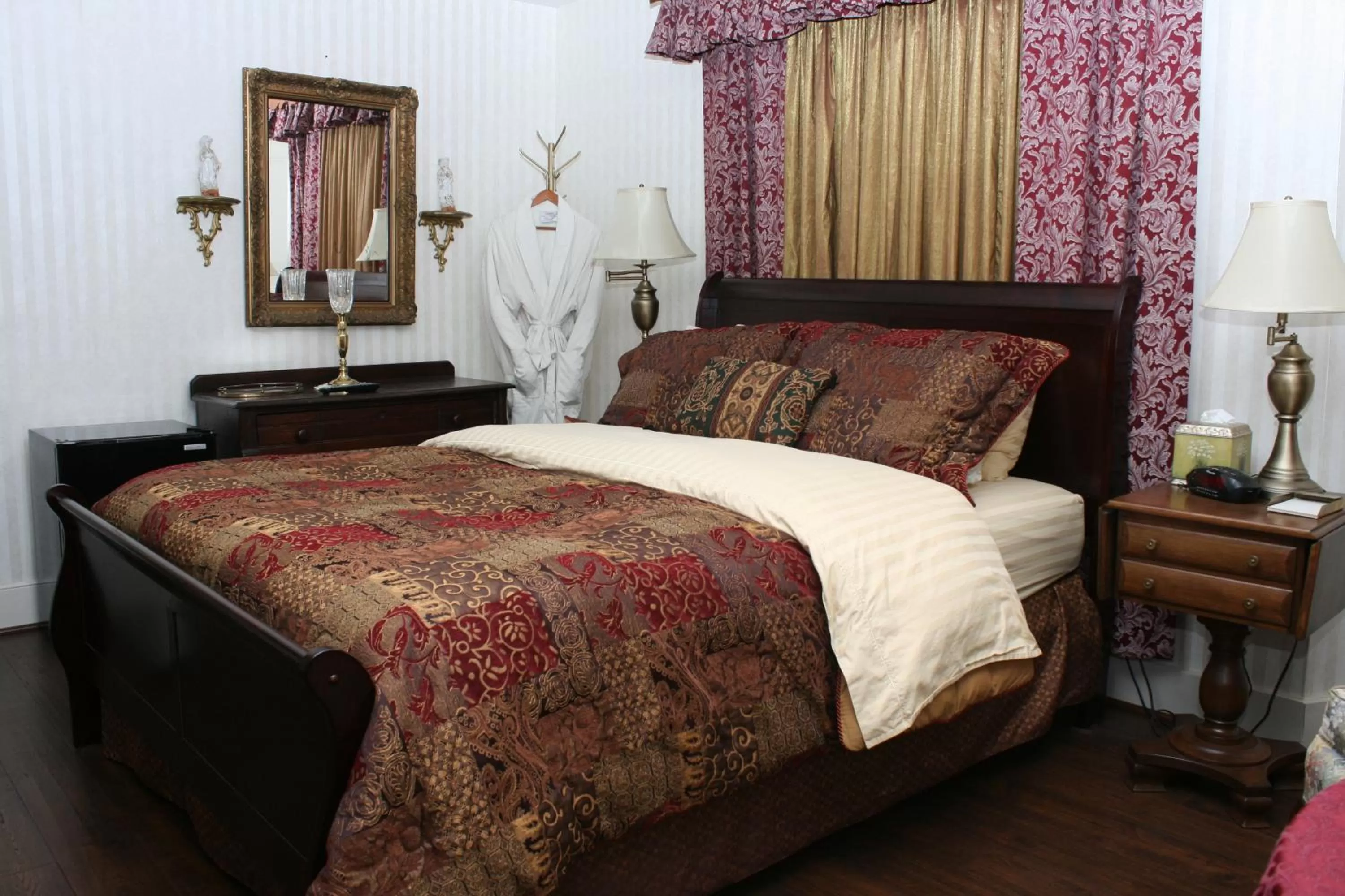 Queen Room in The Gridley Inn B&B