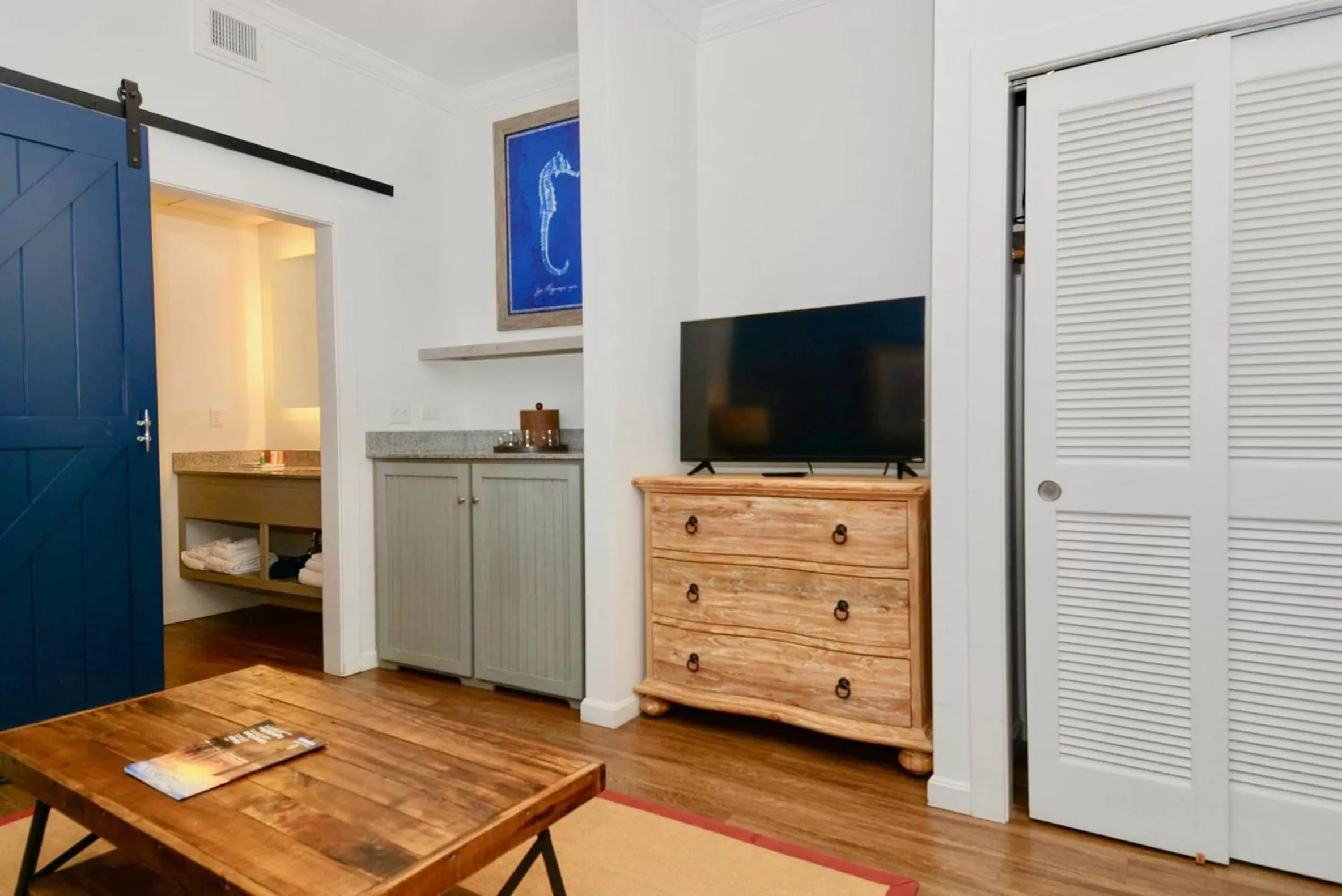 TV and multimedia in Avenue Inn & Spa