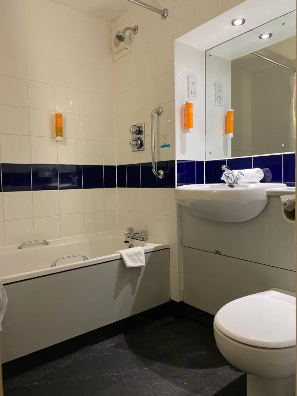 Shower in Days Inn Michaelwood M5