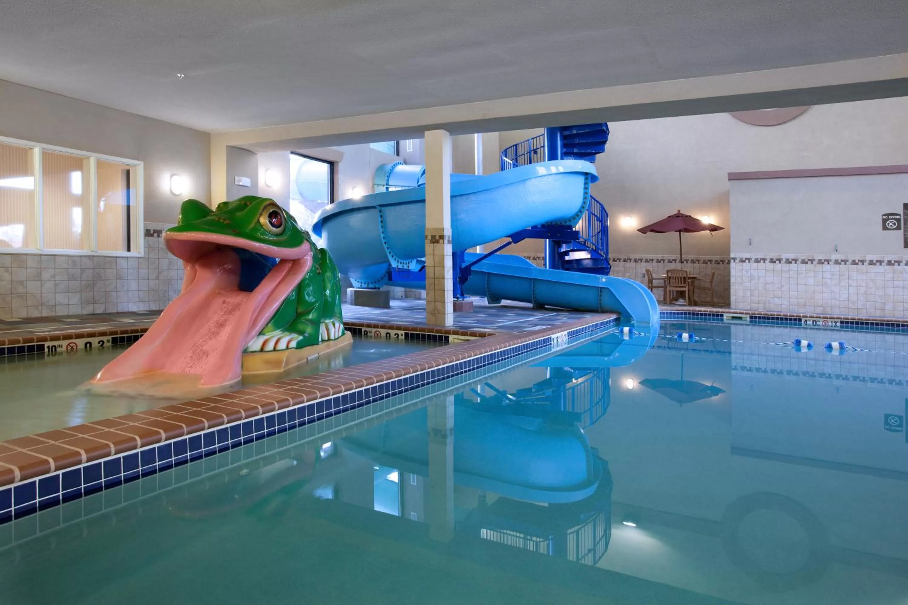 Swimming pool in Holiday Inn Express Hotel & Suites Longmont by IHG