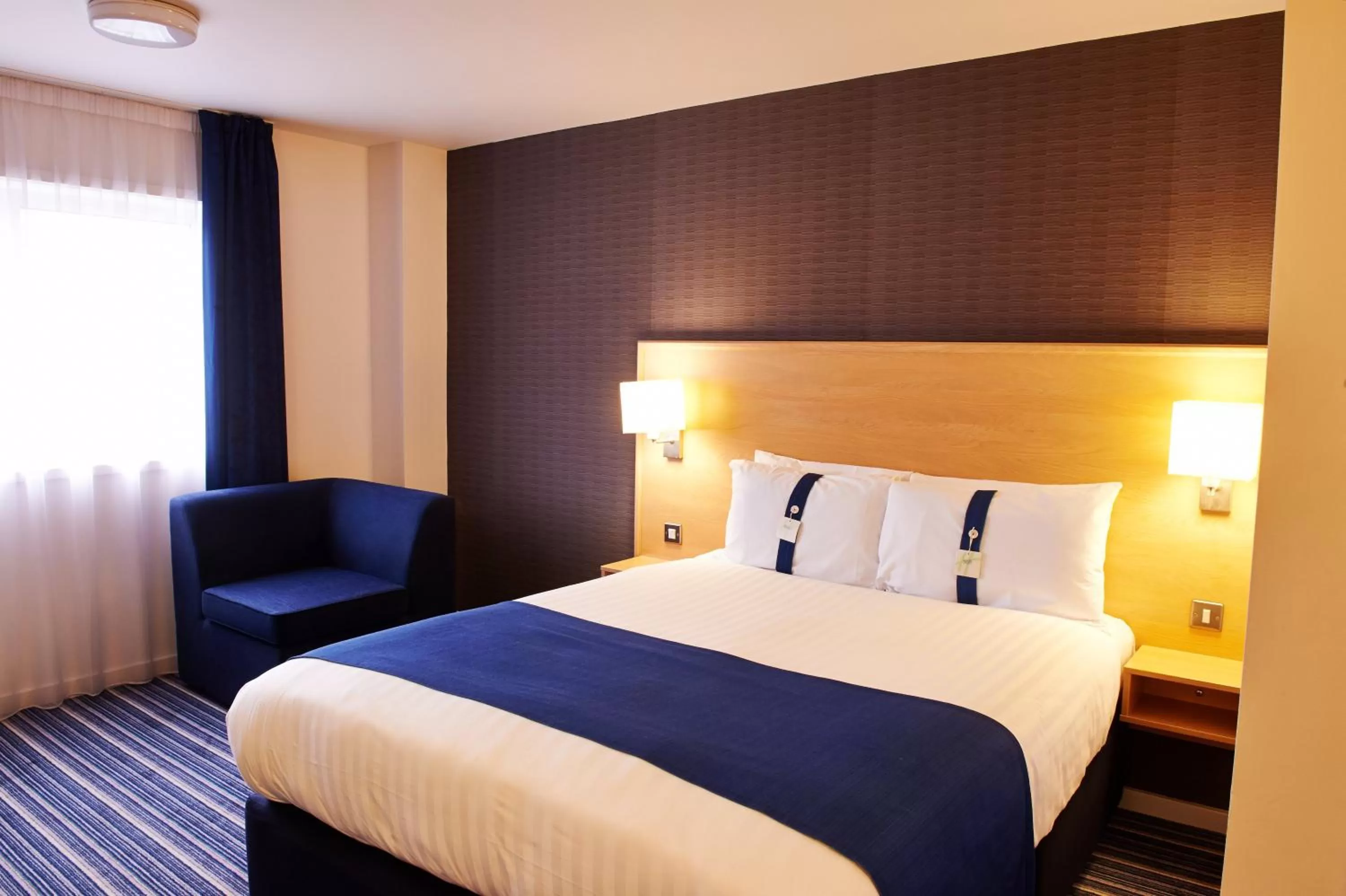 Photo of the whole room, Bed in Holiday Inn Express Manchester Airport by IHG