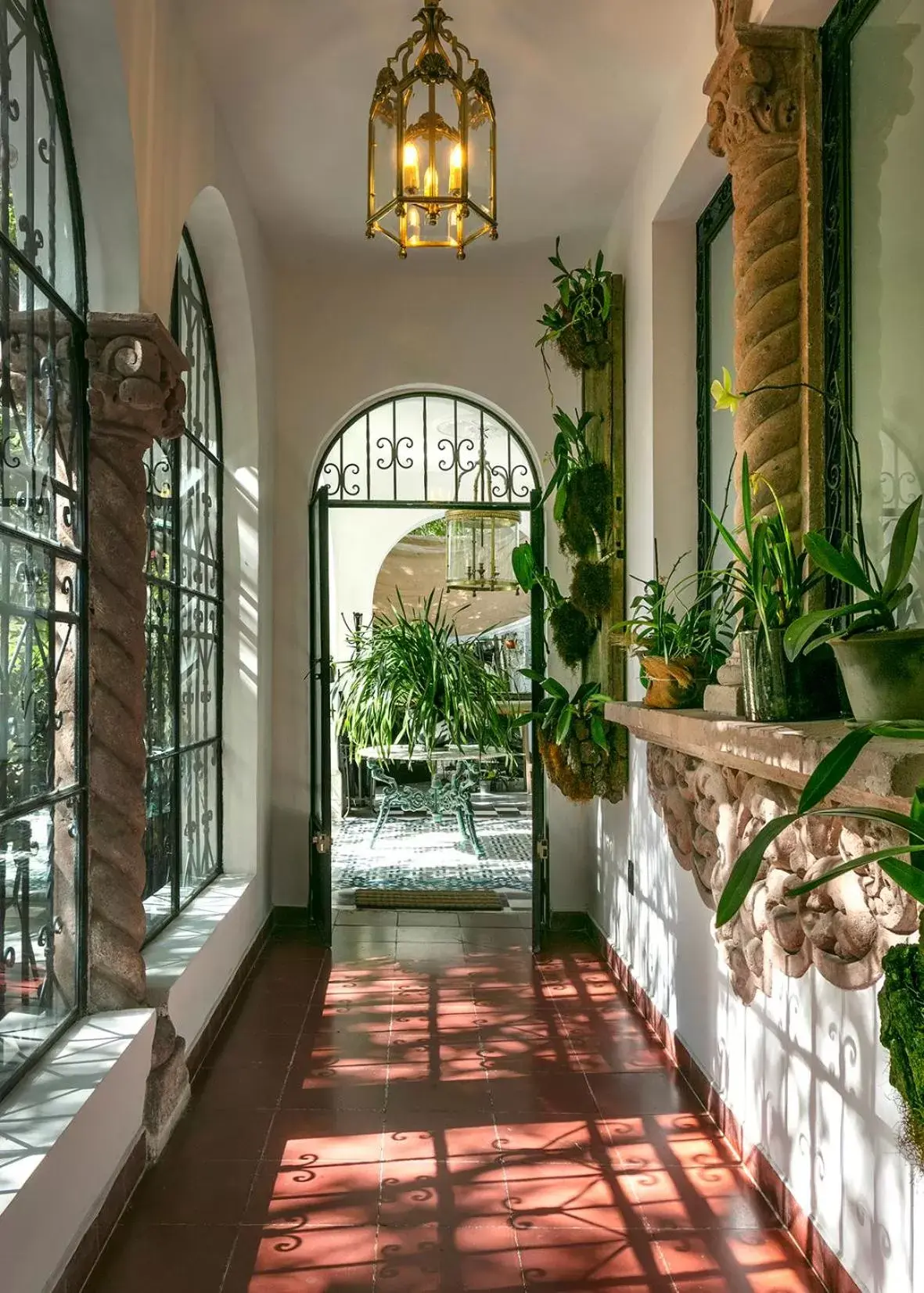 Facade/entrance in Orchid House Polanco