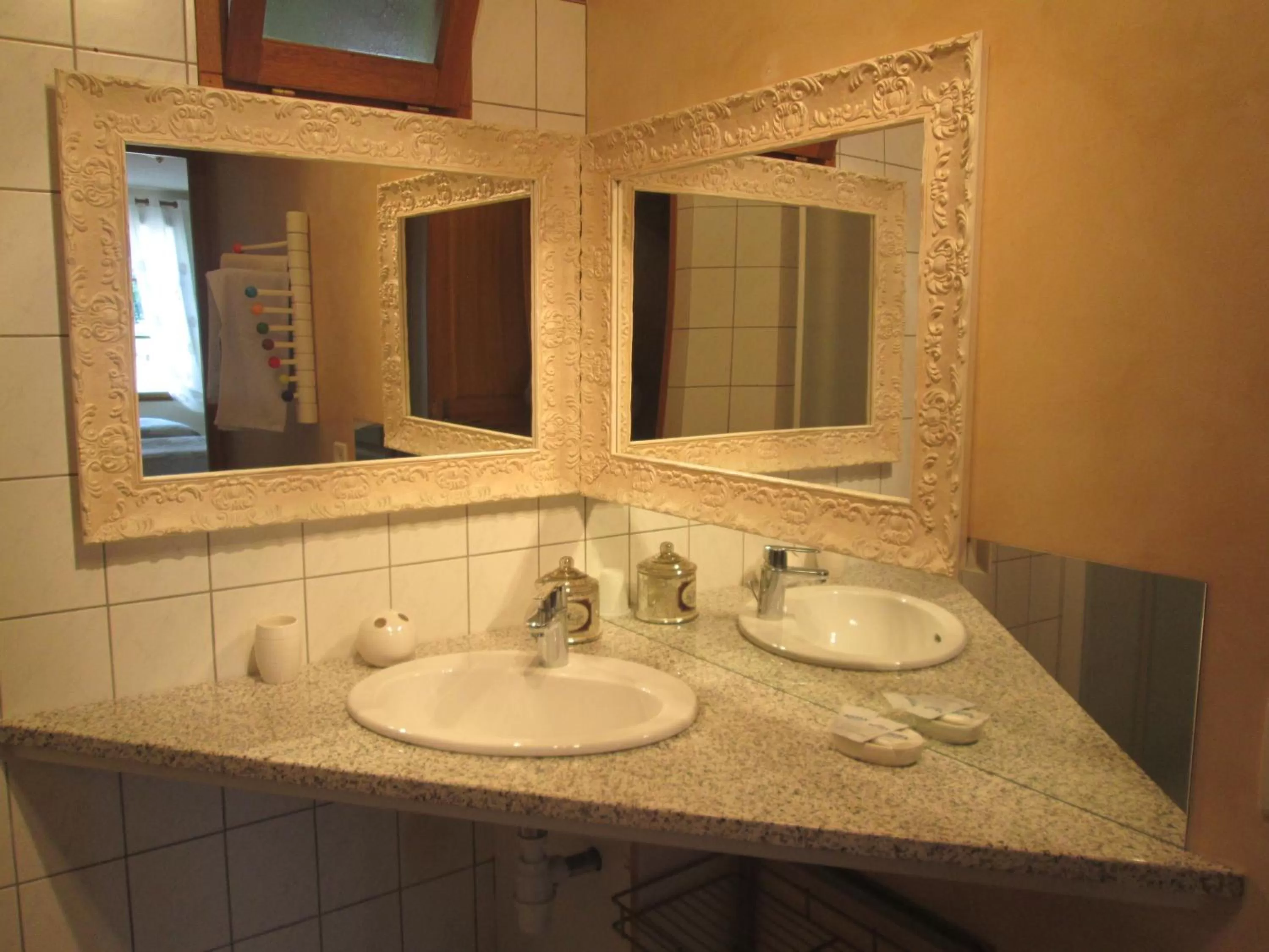 Decorative detail, Bathroom in Le Champ du Pré