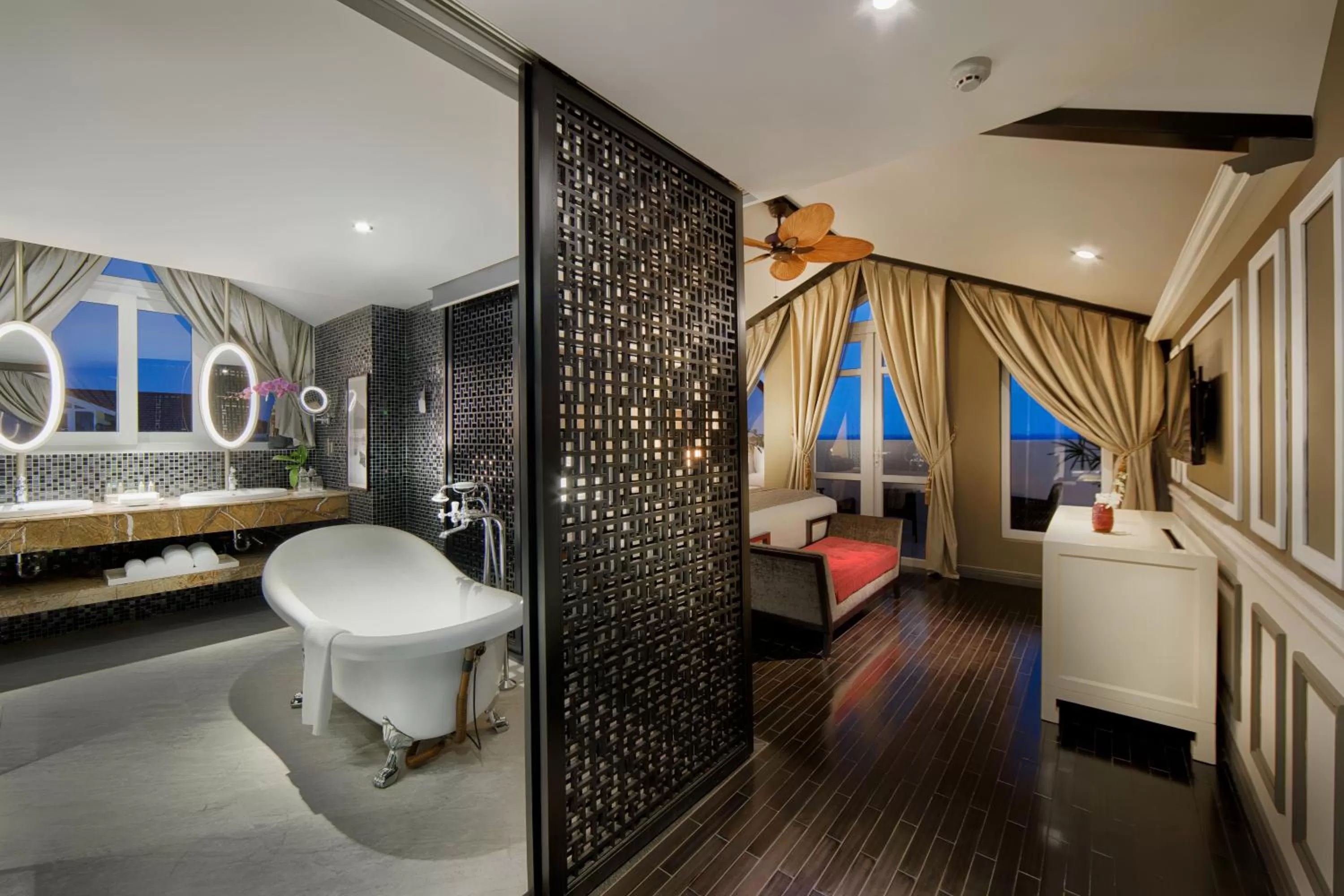 Bathroom in Hotel Royal Hoi An - MGallery