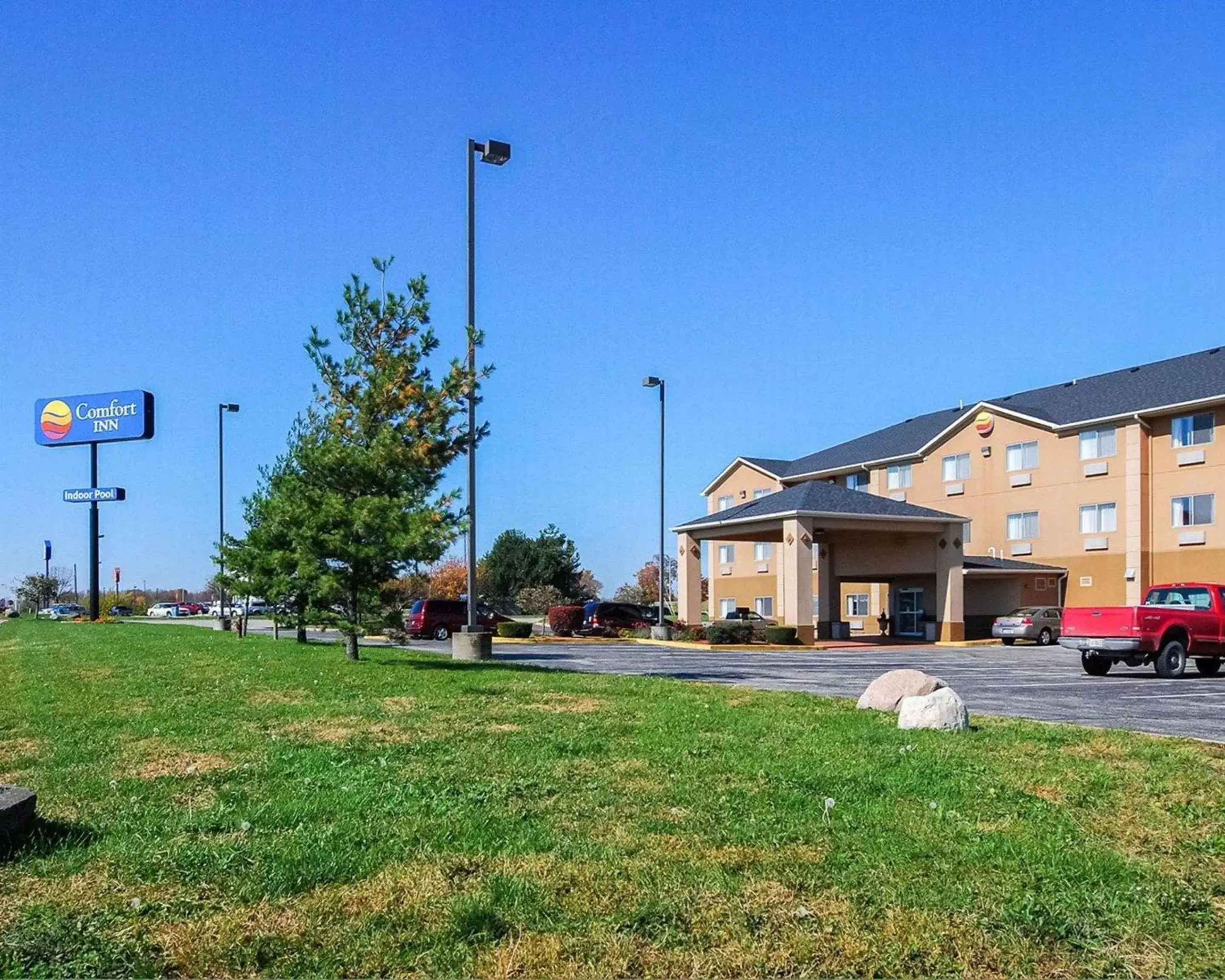 Property Building in Comfort Inn & Suites North Greenfield