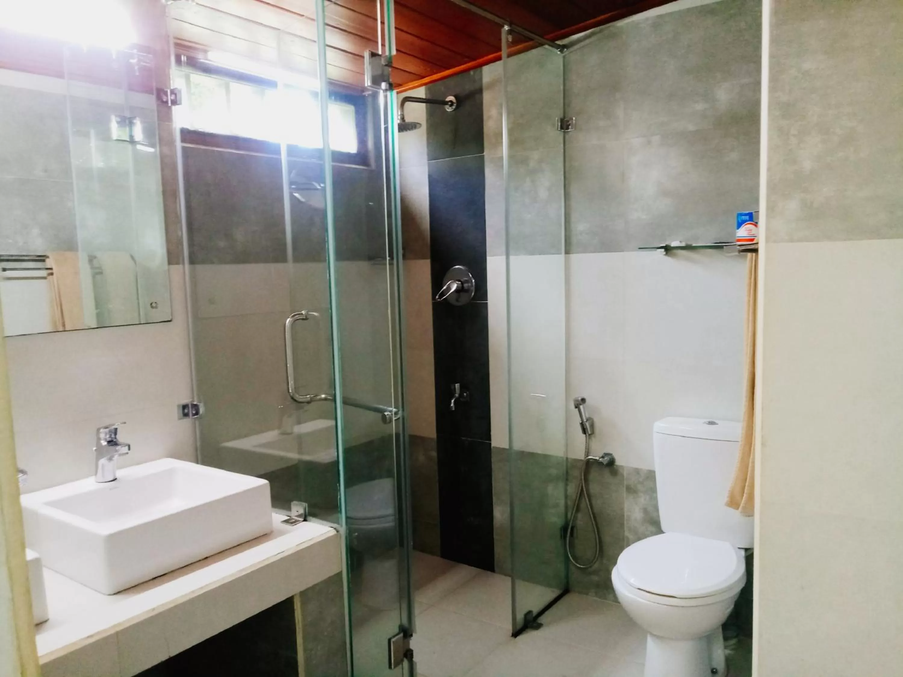 Shower in Lavendish Lake Giritale - Former Giritale Hotel