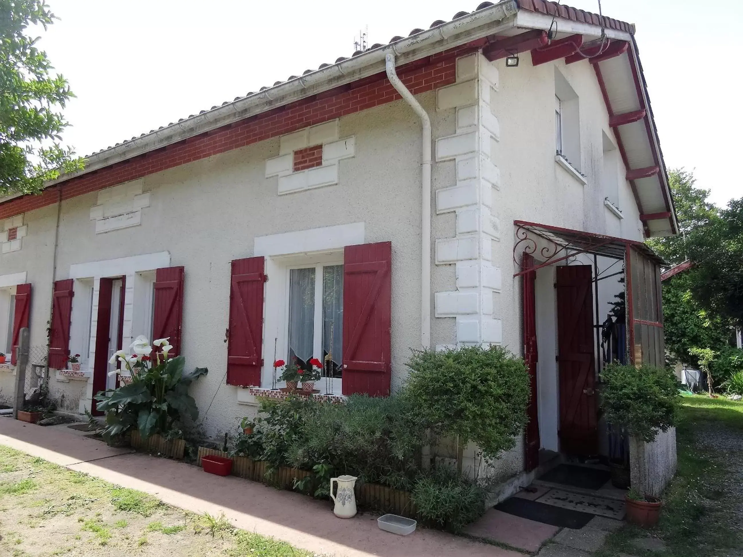 Facade/entrance, Property Building in La Chambre Du Voyageur