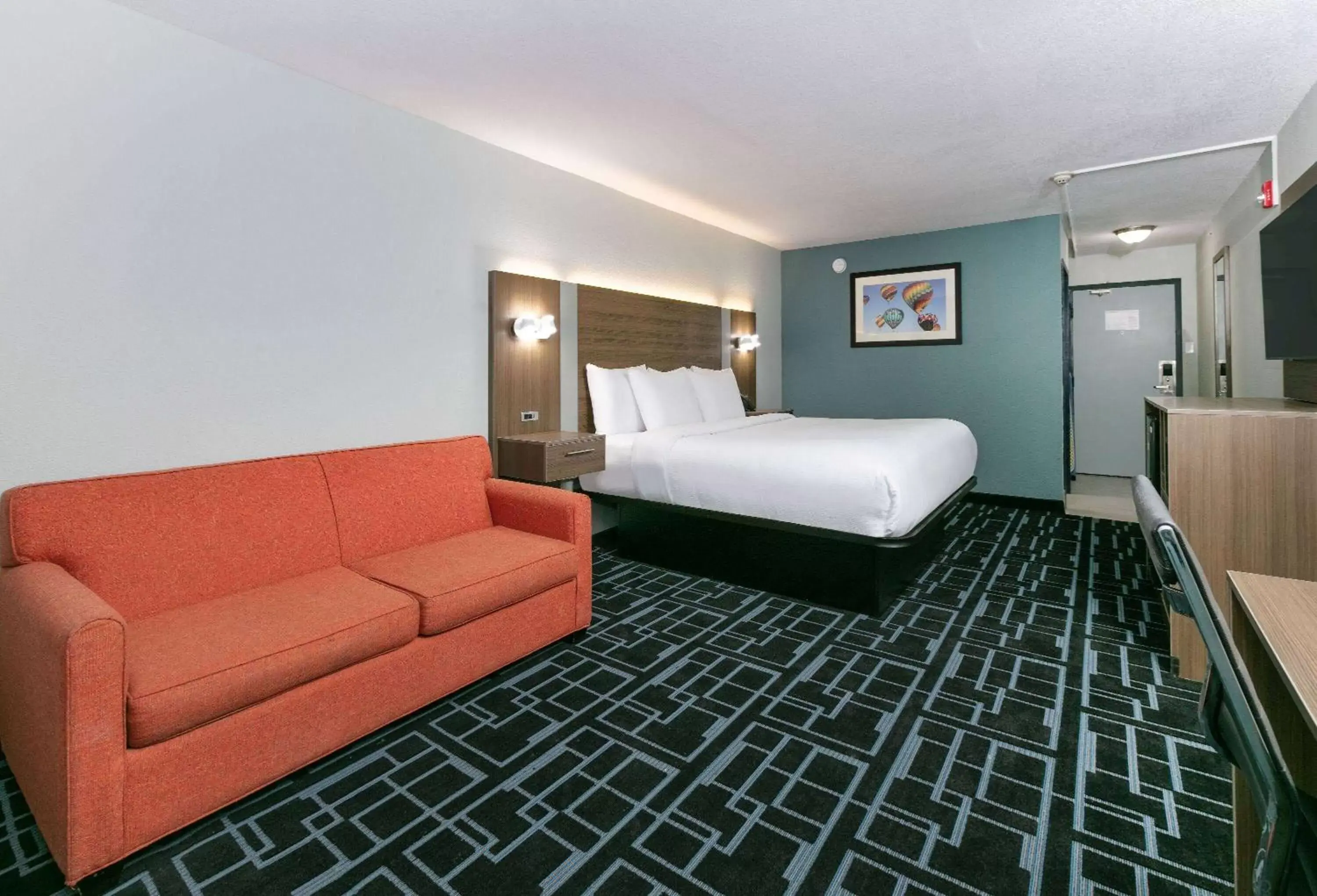 Photo of the whole room, Bed in Baymont by Wyndham East Ridge - Chattanooga