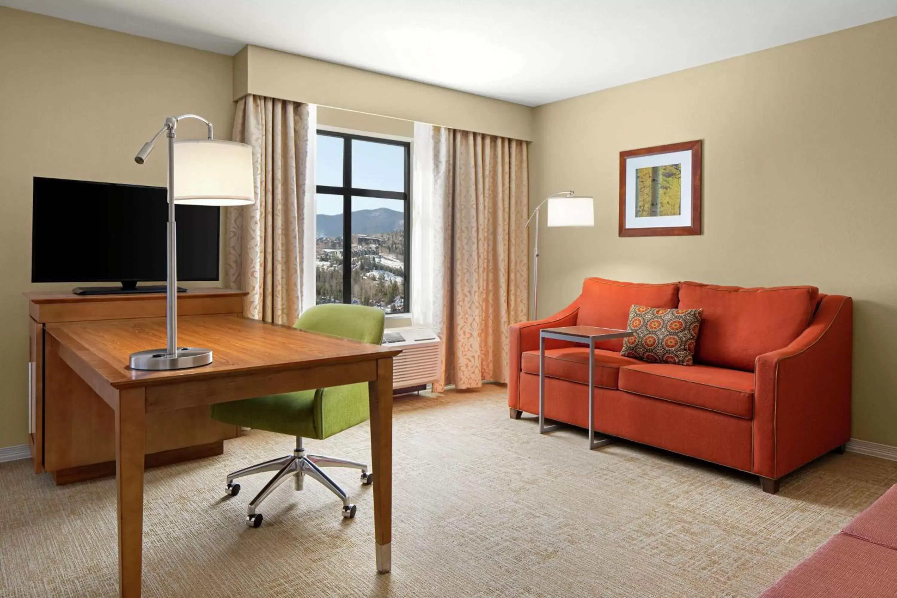 Bedroom, Seating Area in Hampton Inn & Suites Silverthorne