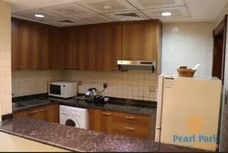 Kitchen or kitchenette, Kitchen/Kitchenette in Pearl Executive Hotel Apartments