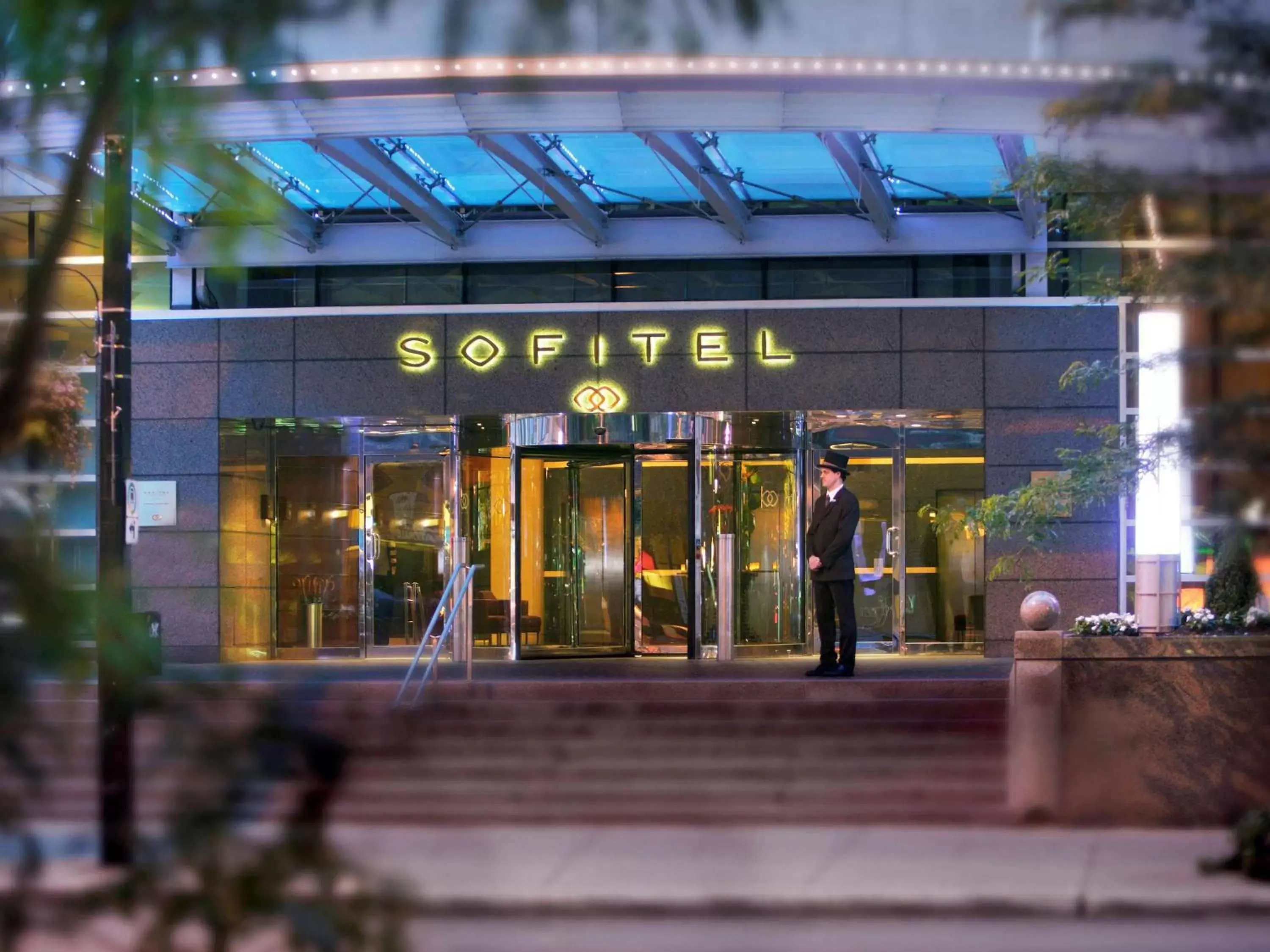 Property Building in Sofitel Montreal Golden Mile