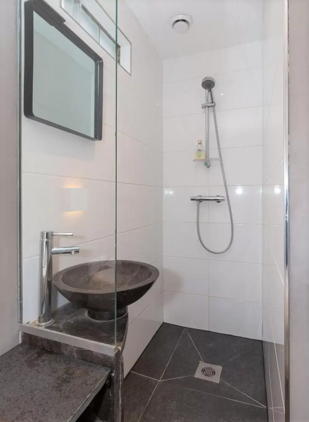 Shower, Bathroom in Bed & Bike Studio Amsterdam
