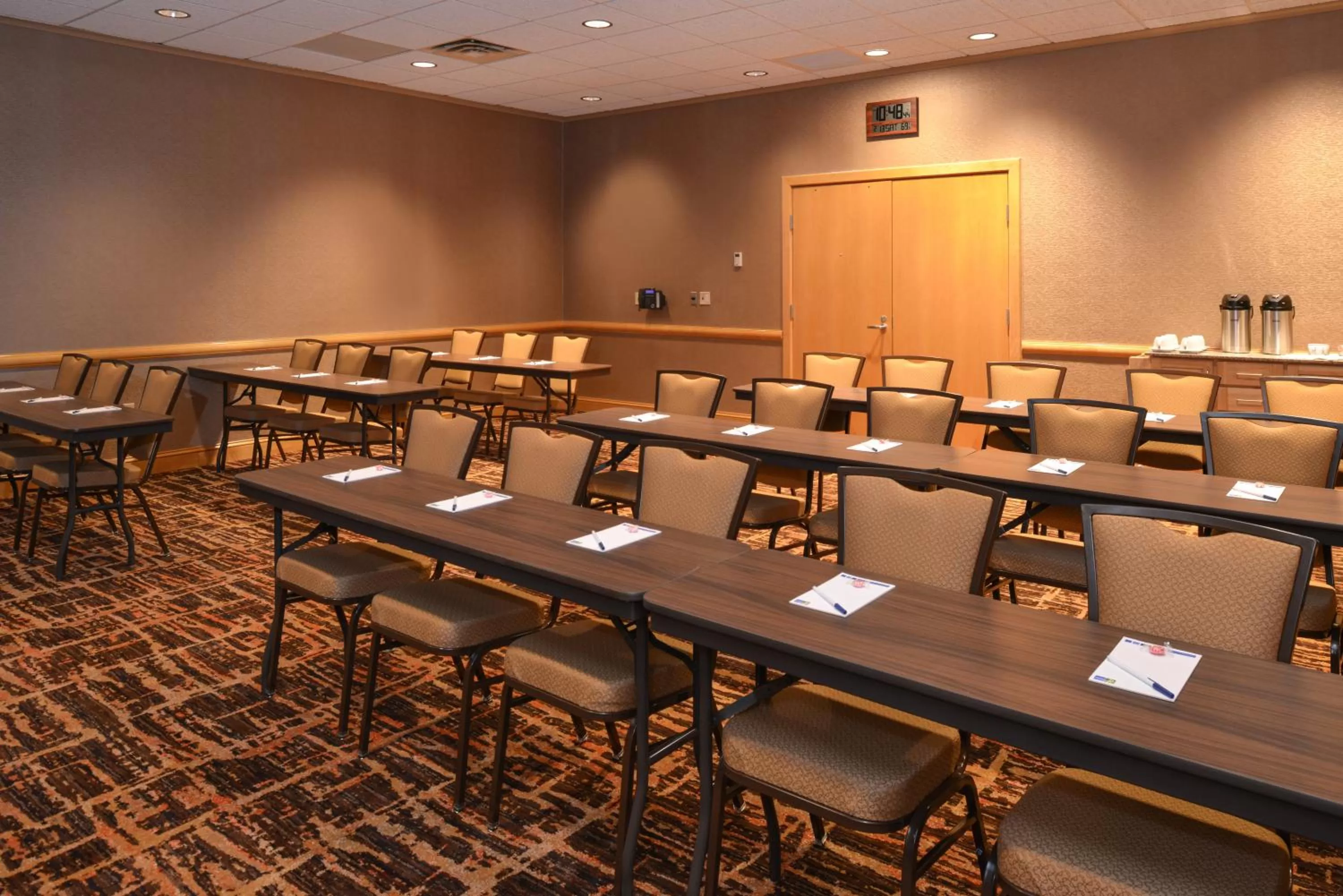 Meeting/conference room in Holiday Inn Express Breezewood by IHG