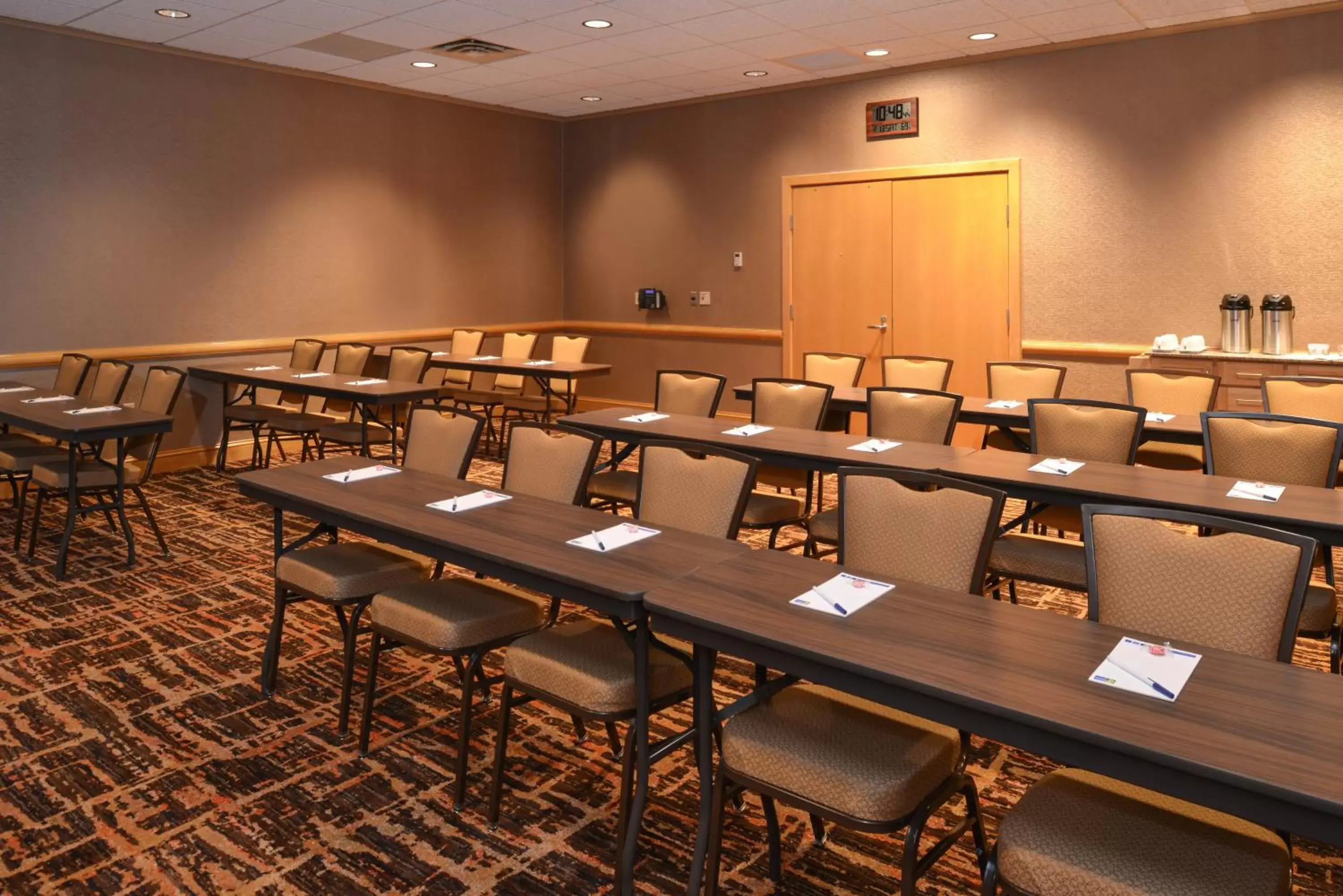 Meeting/conference room in Holiday Inn Express Breezewood, an IHG Hotel