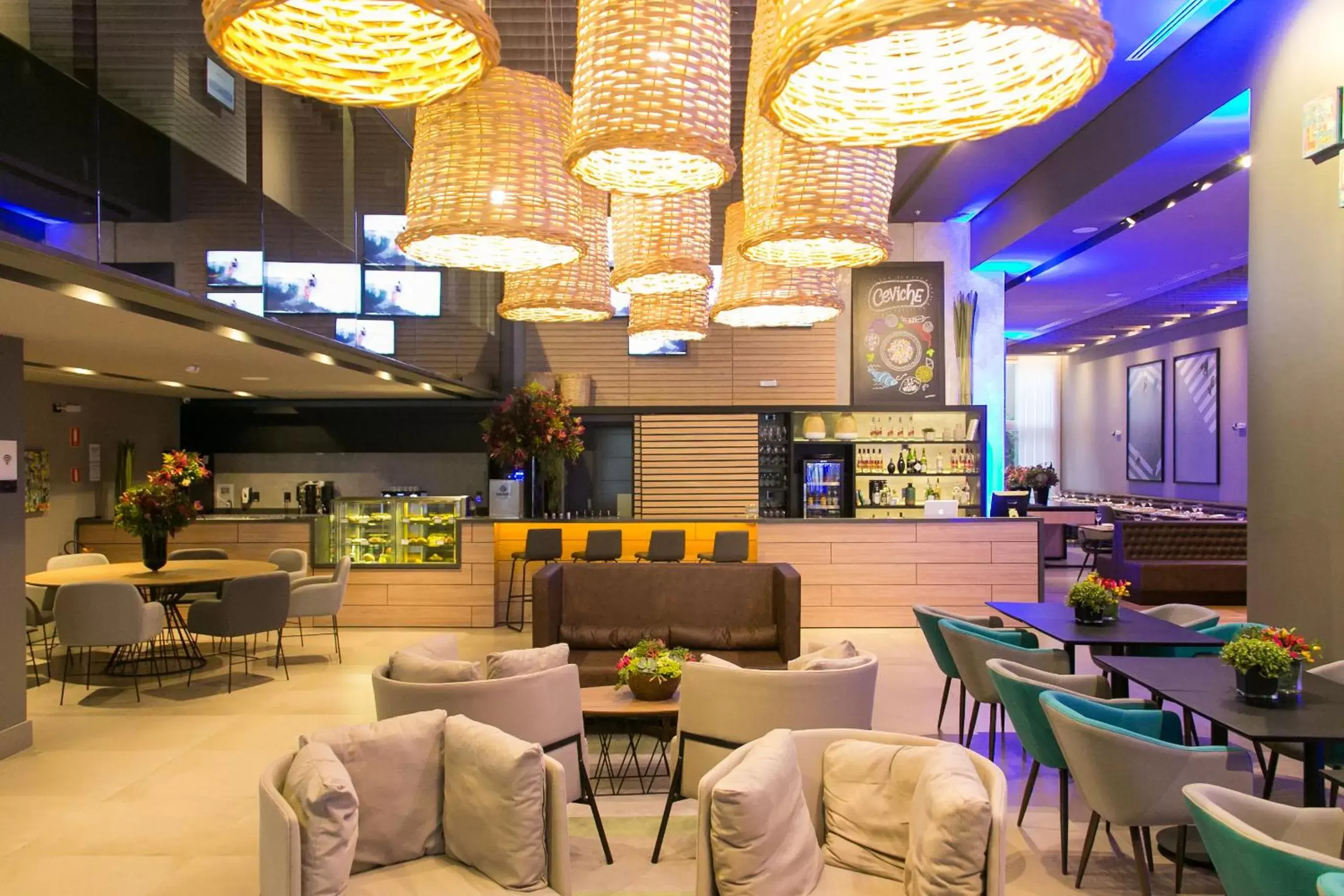 Lobby or reception, Restaurant/Places to Eat in Novotel Curitiba Batel