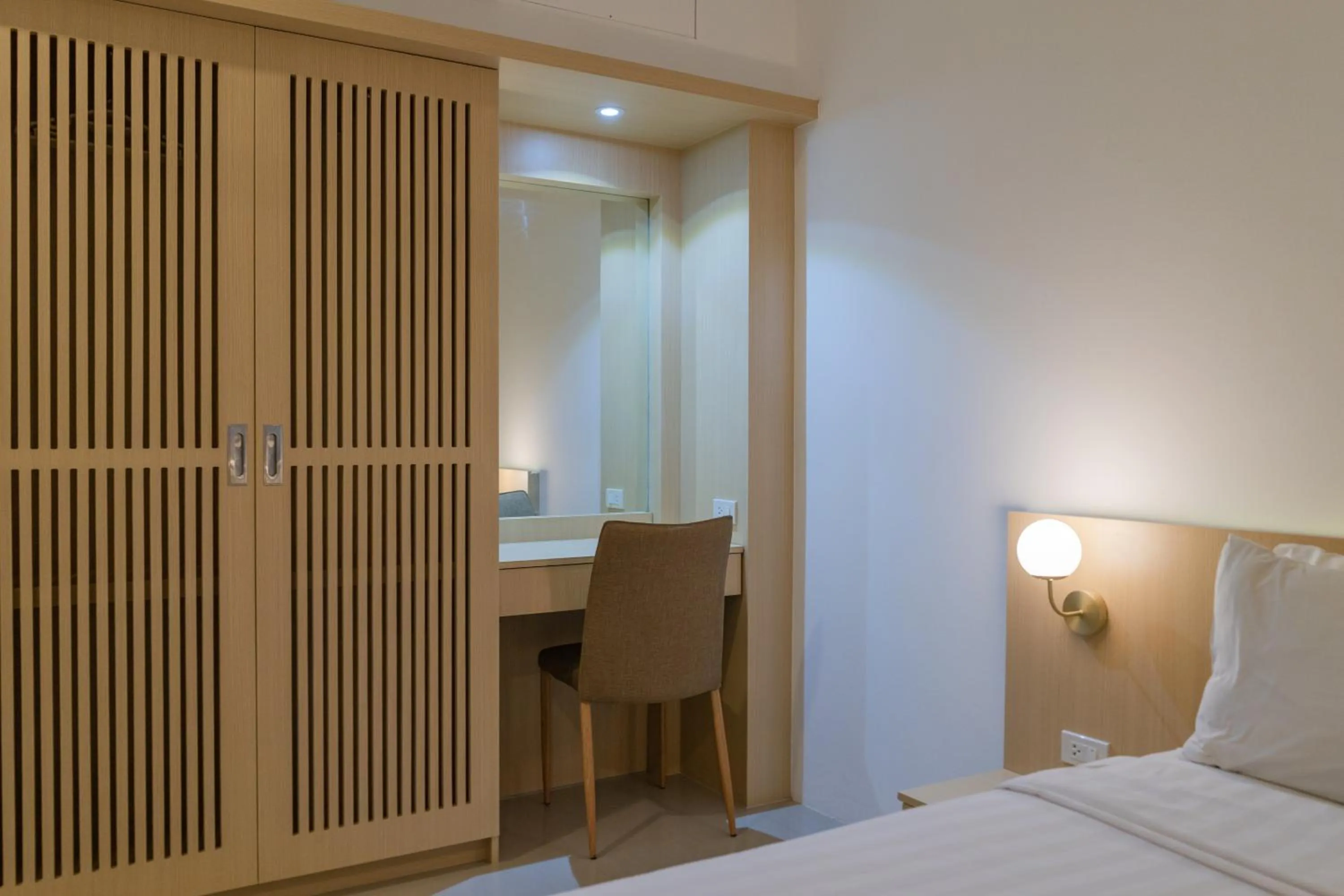 Photo of the whole room, Bed in Garden Home Kata