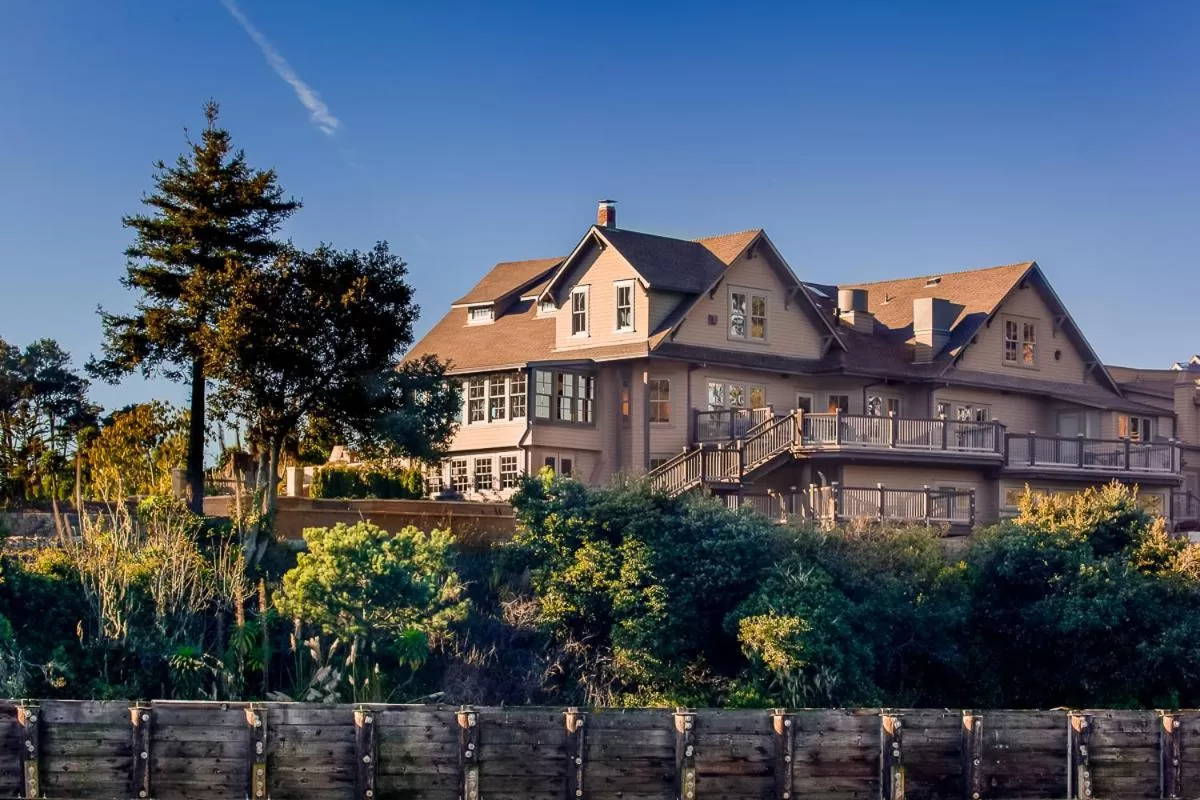 Property building in Noyo Harbor Inn