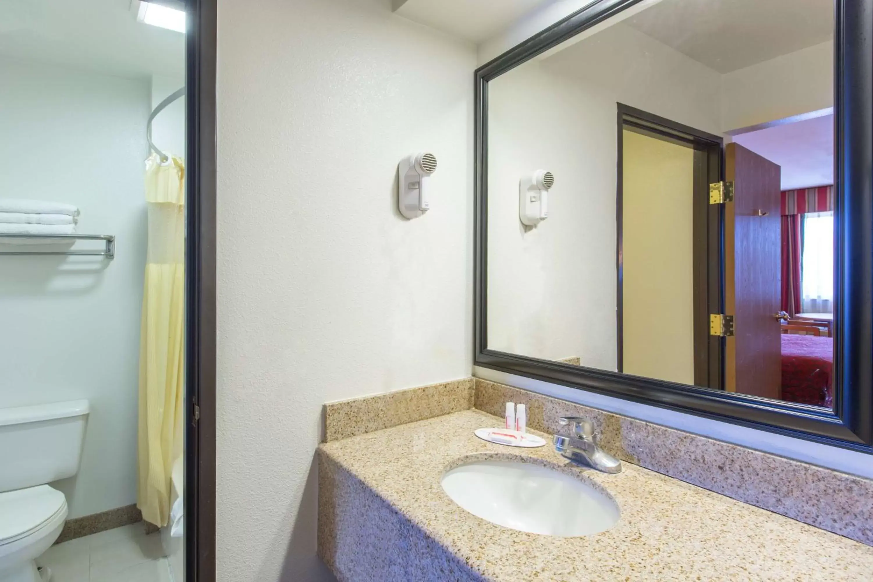 Queen Room - Mobility Access/Non-Smoking in Days Inn by Wyndham Tucson Airport