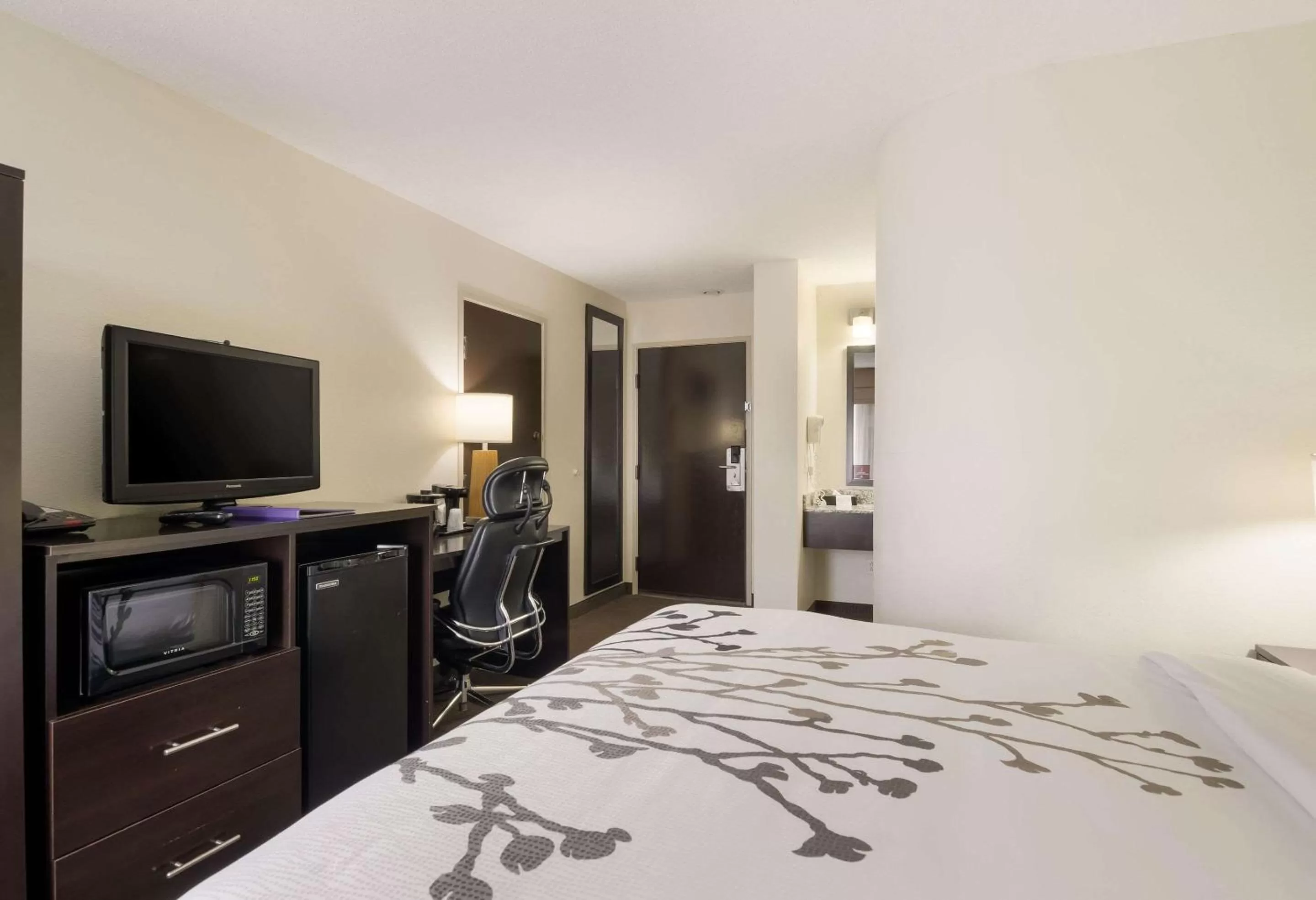 Bedroom, Bed in Sleep Inn Tanglewood