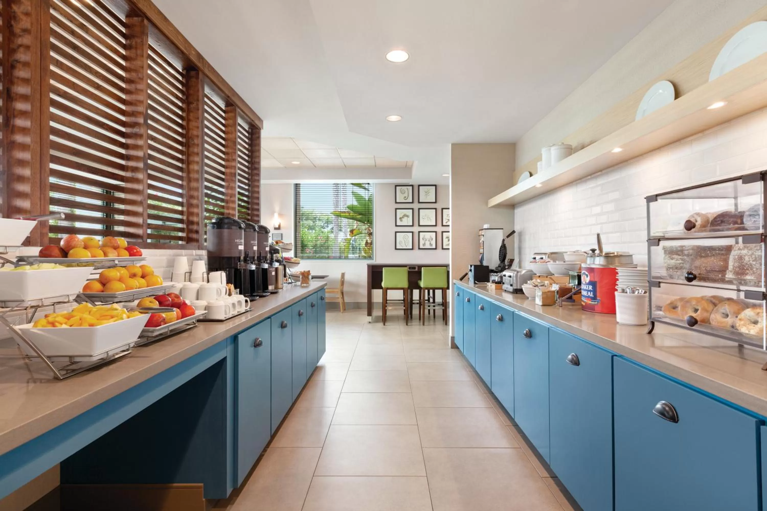 Breakfast in Country Inn & Suites by Radisson, San Diego North, CA