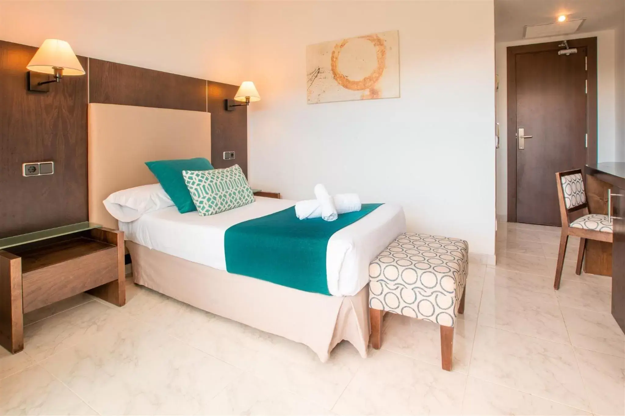 Photo of the whole room, Bed in Bahía de Alcudia Hotel & Spa