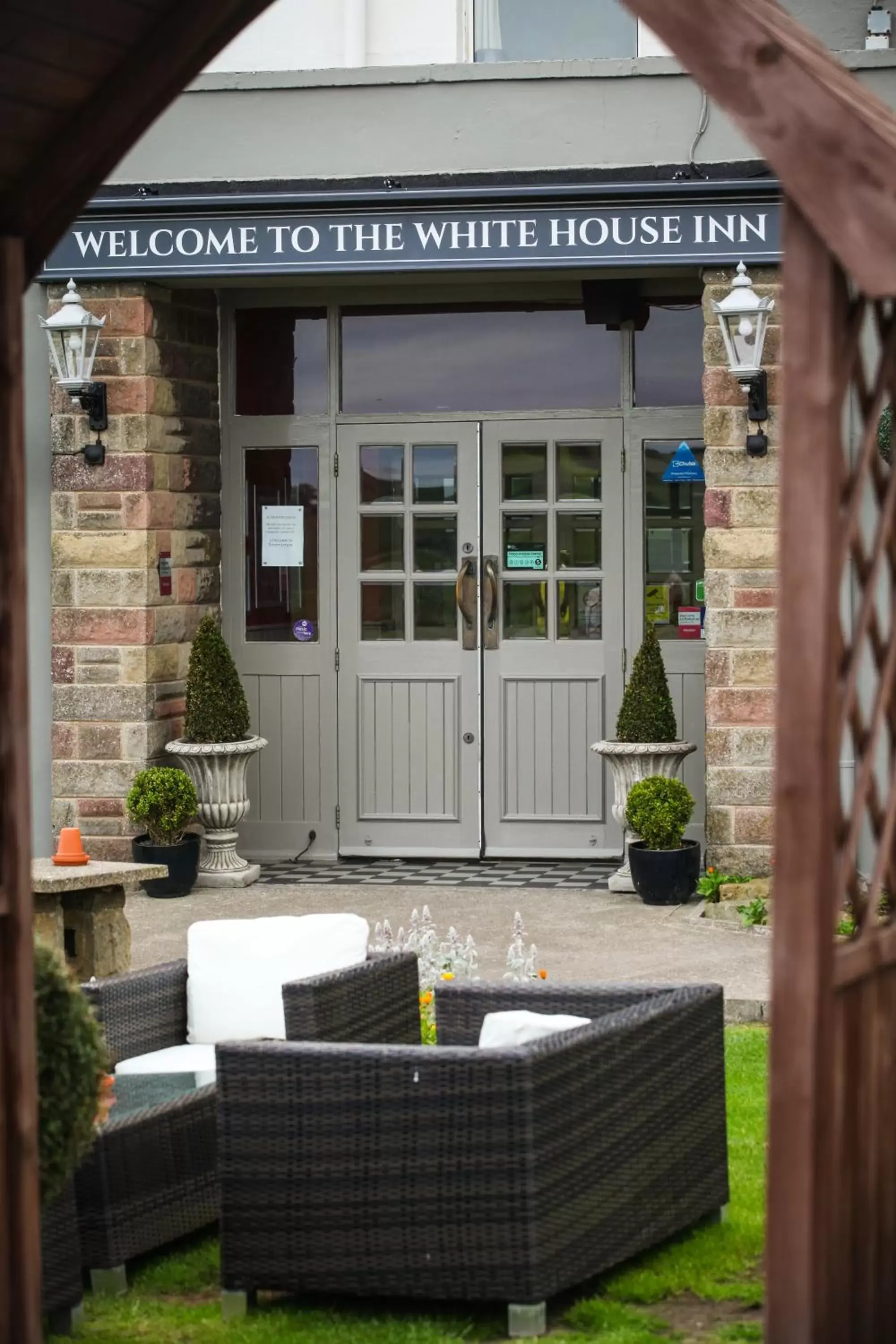 Facade/entrance, Patio/Outdoor Area in The White House Inn - Whitby