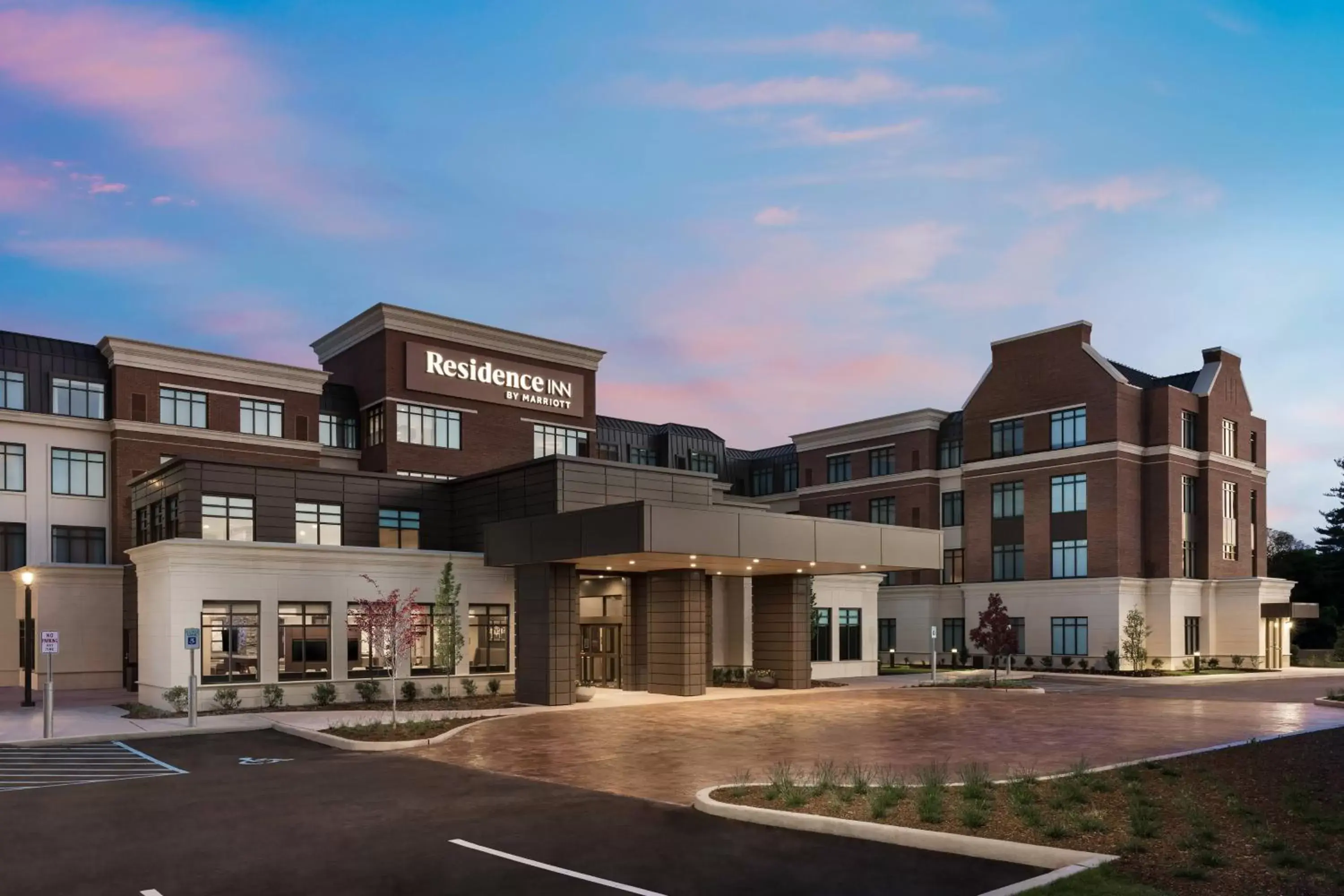 Property Building in Residence Inn Long Island Garden City