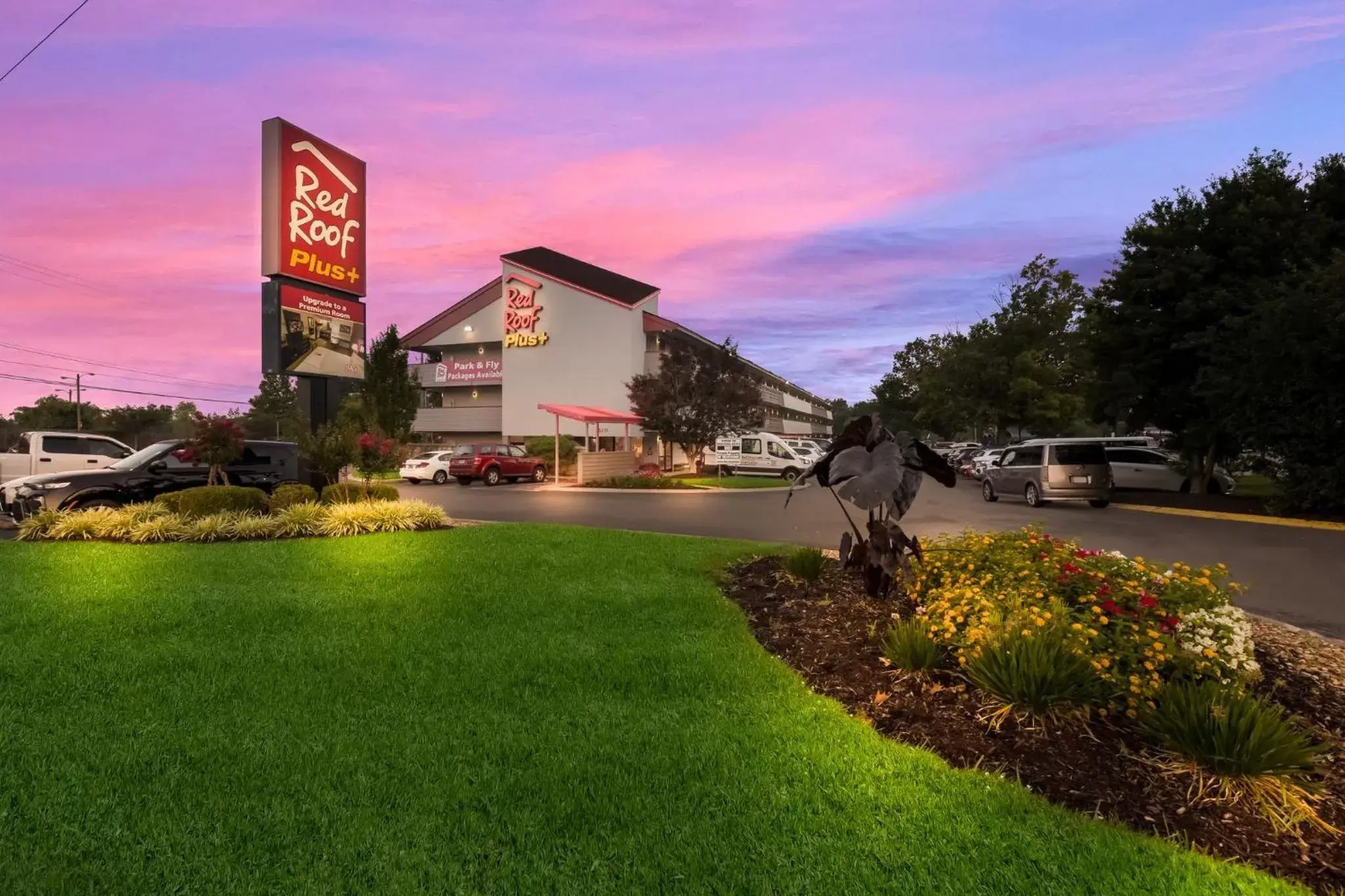 Property Building in Red Roof Inn PLUS+ Nashville Airport